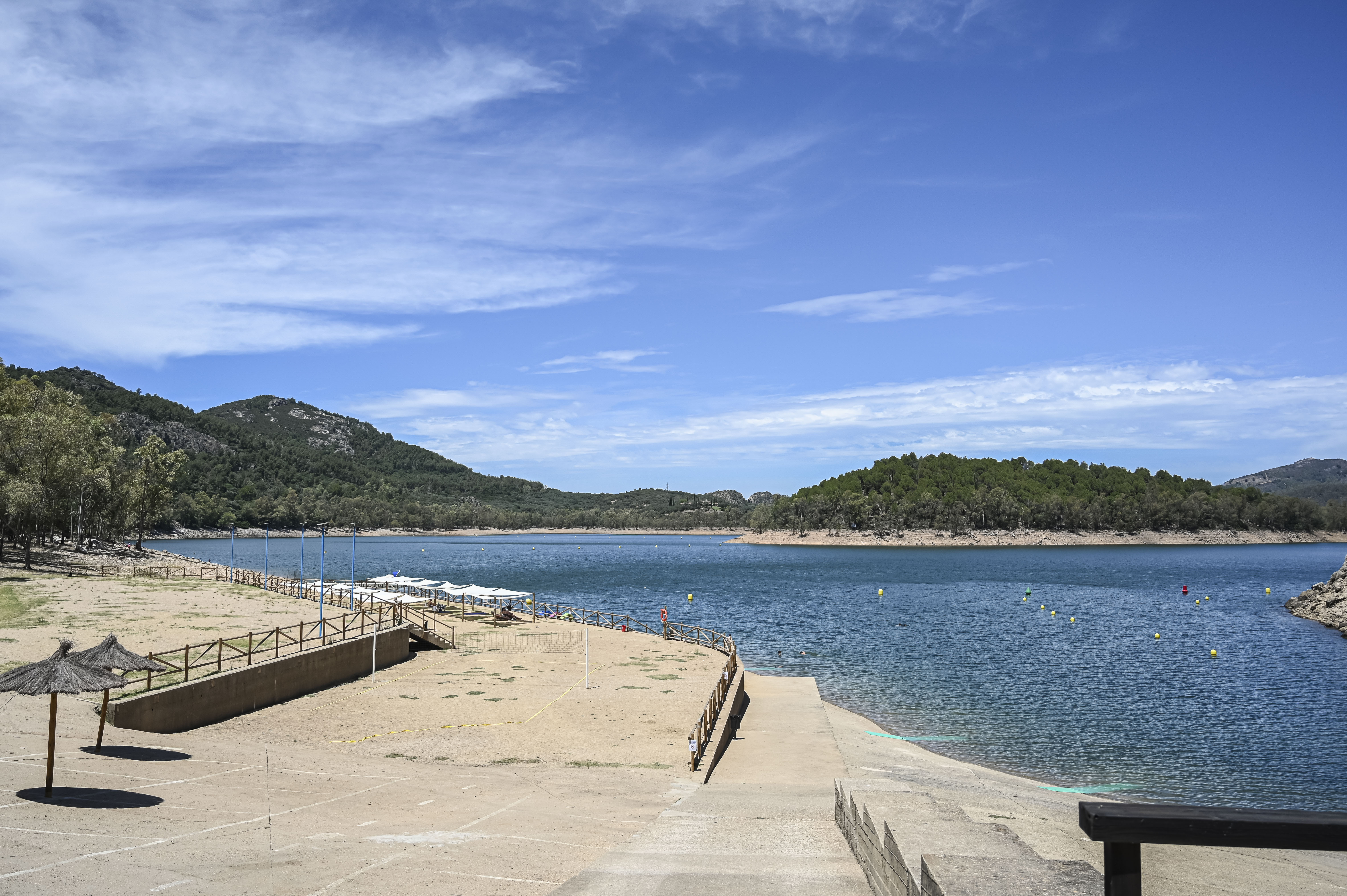 Image 3 of article Extremadura revalida la distinción Bandera Azul para sus 9 playas de interior y el puerto deportivo de Orellana la Vieja