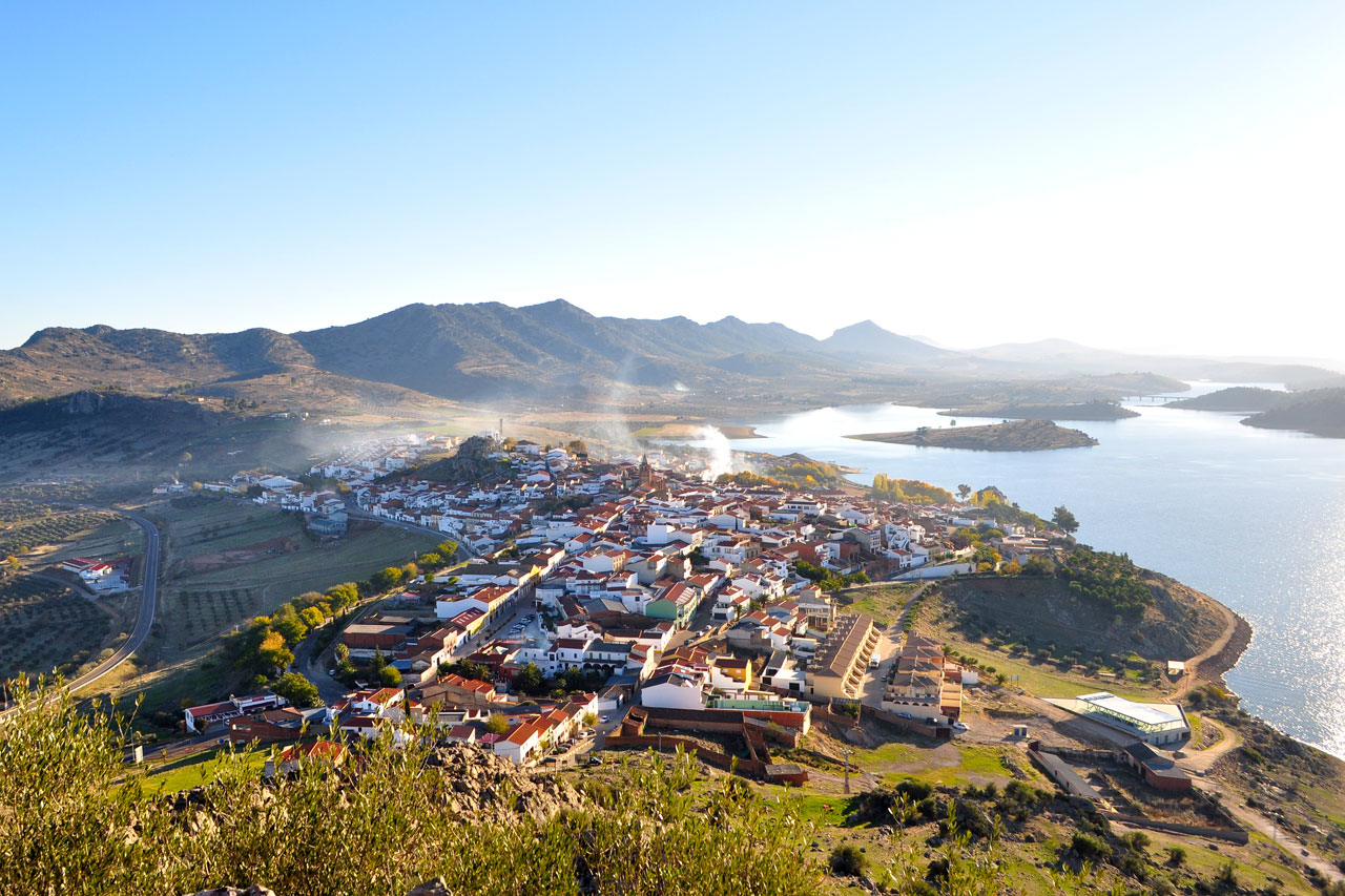 Image 0 of article Extremadura revalida la distinción Bandera Azul para sus 9 playas de interior y el puerto deportivo de Orellana la Vieja