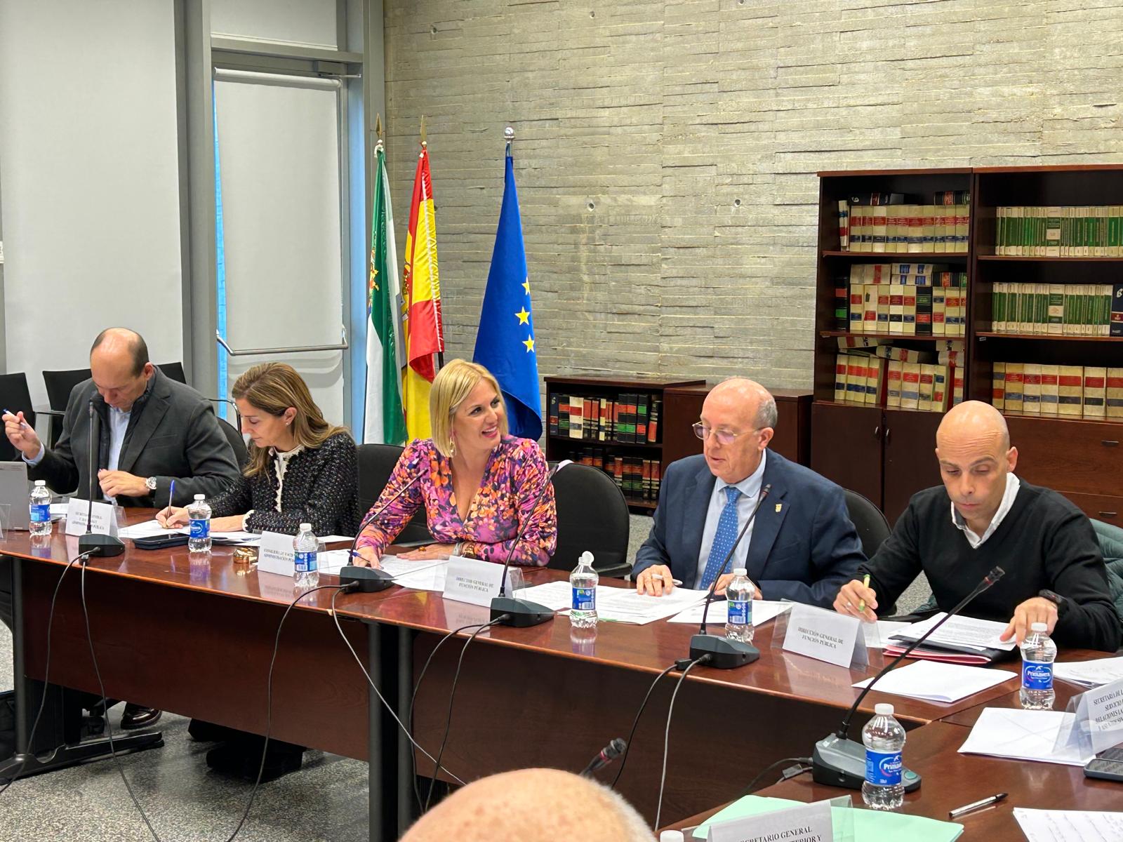 Foto de La Junta abonará el pago pendiente del 2% de 2020 a los empleados públicos en tres veces en dos años y medio