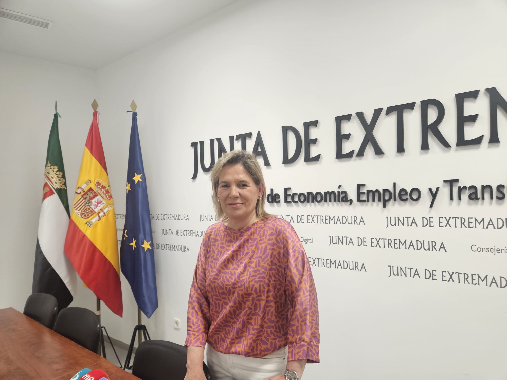Image 0 of article El paro desciende en Extremadura en 2.326 personas en el mes de abril y la Seguridad Social suma 3.366 nuevos cotizantes