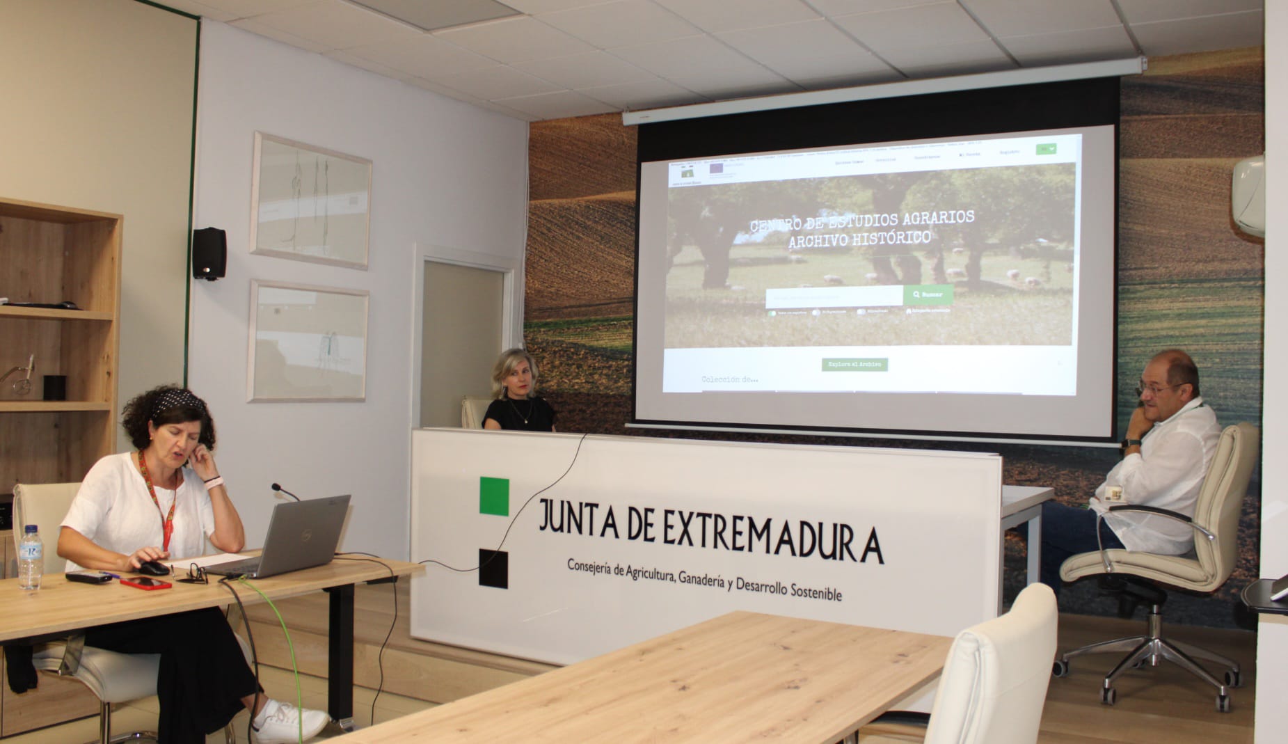 Imagen del artículo La Junta presenta la nueva web del Centro de Estudios Agrarios que hace accesible el patrimonio agrario y rural de Extremadura