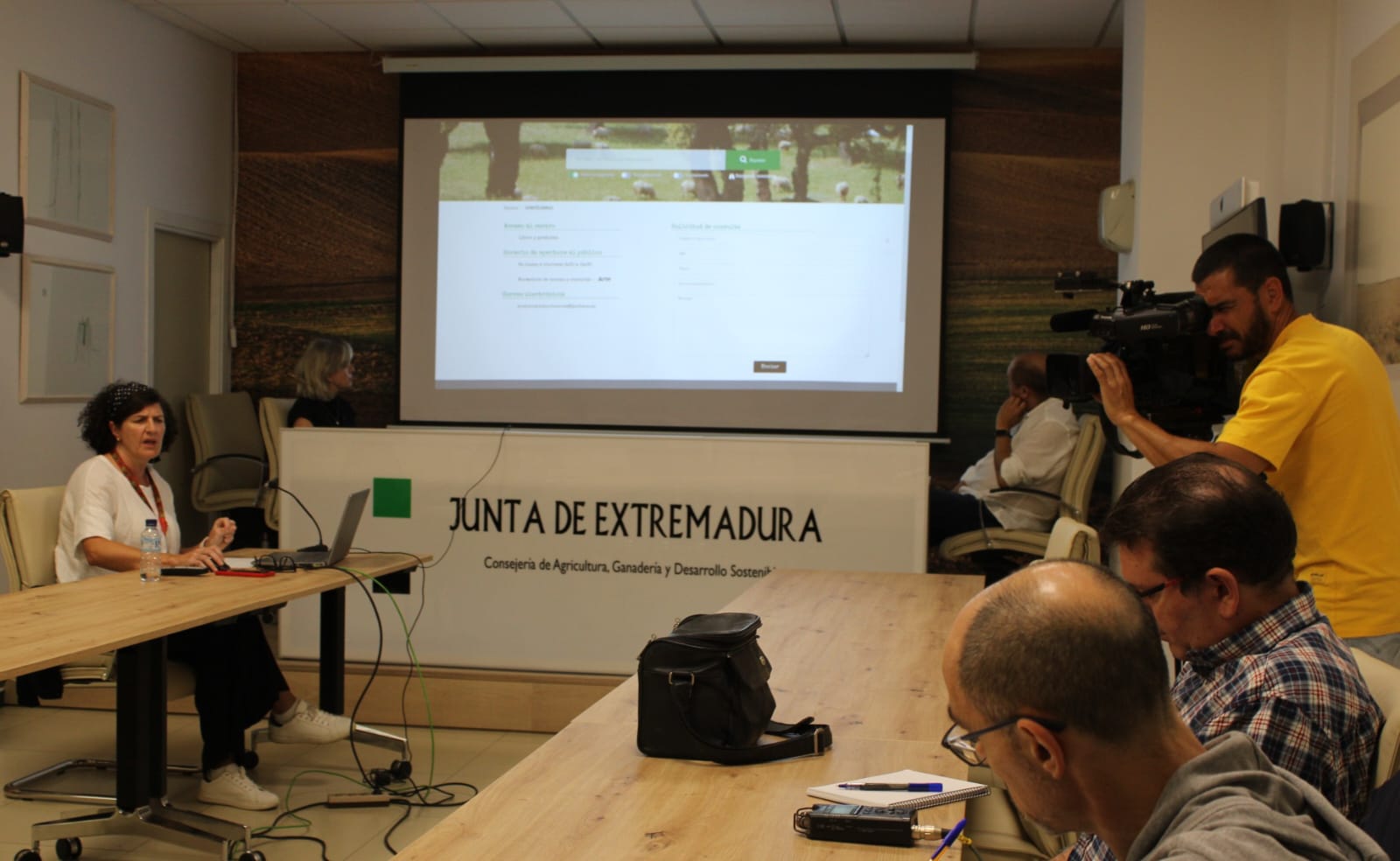 Image 1 of article La Junta presenta la nueva web del Centro de Estudios Agrarios que hace accesible el patrimonio agrario y rural de Extremadura