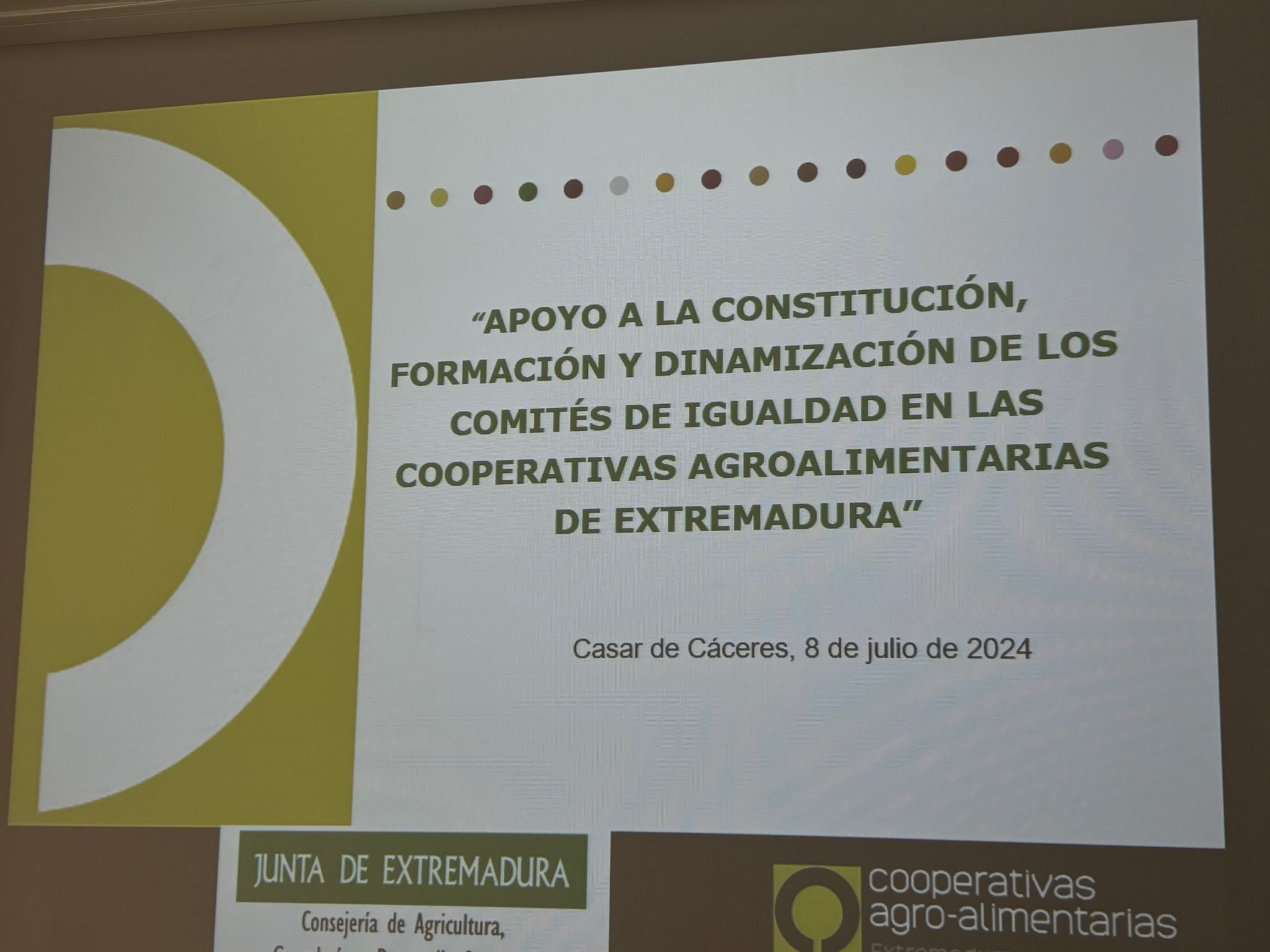 Image 2 of article La Junta participa en una jornada formativa para promover la igualdad en las cooperativas agroalimentarias extremeñas