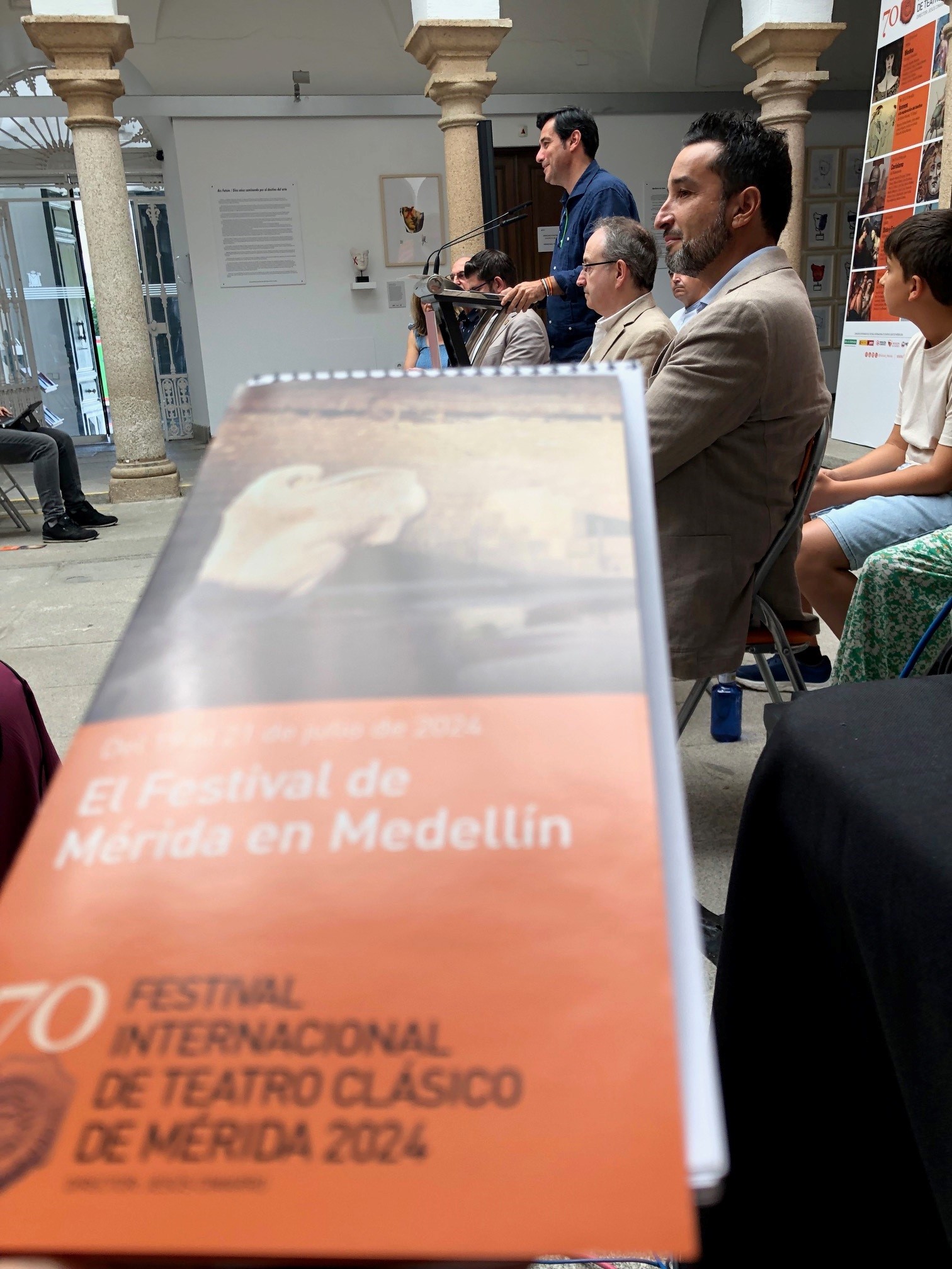 Image 1 of article El Festival de Mérida lleva al Teatro de Medellín dos comedias y un musical