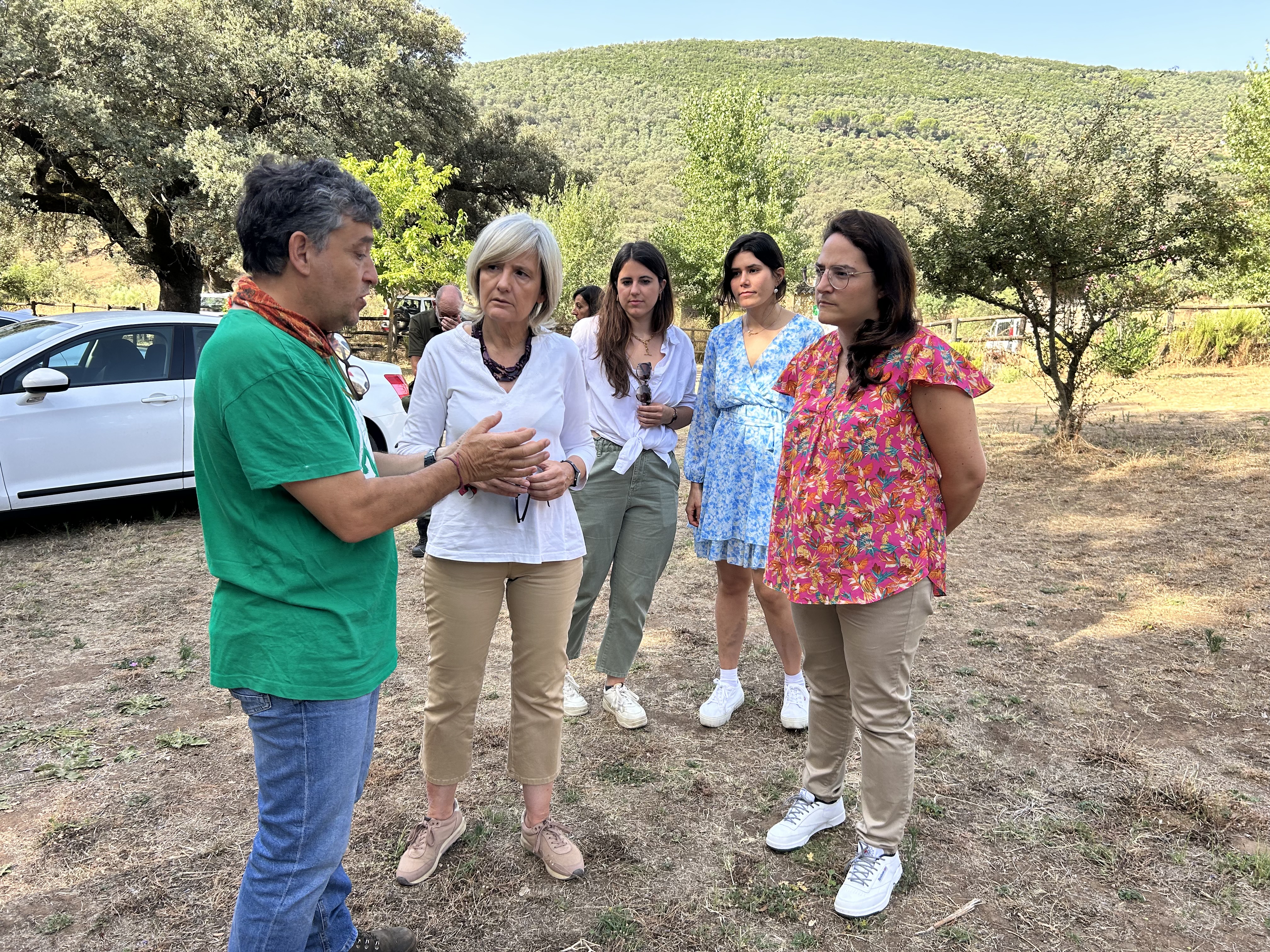 Image 4 of article La consejera Victoria Bazaga destaca el Campo de Voluntariado de Fuentes de León como un acicate para el desarrollo turístico