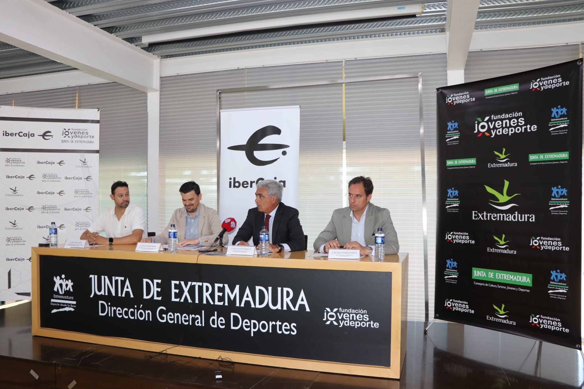 Image 0 of article La Fundación Jóvenes y Deportes renueva su acuerdo de colaboración con Ibercaja para potenciar los valores del deporte en Extremadura
