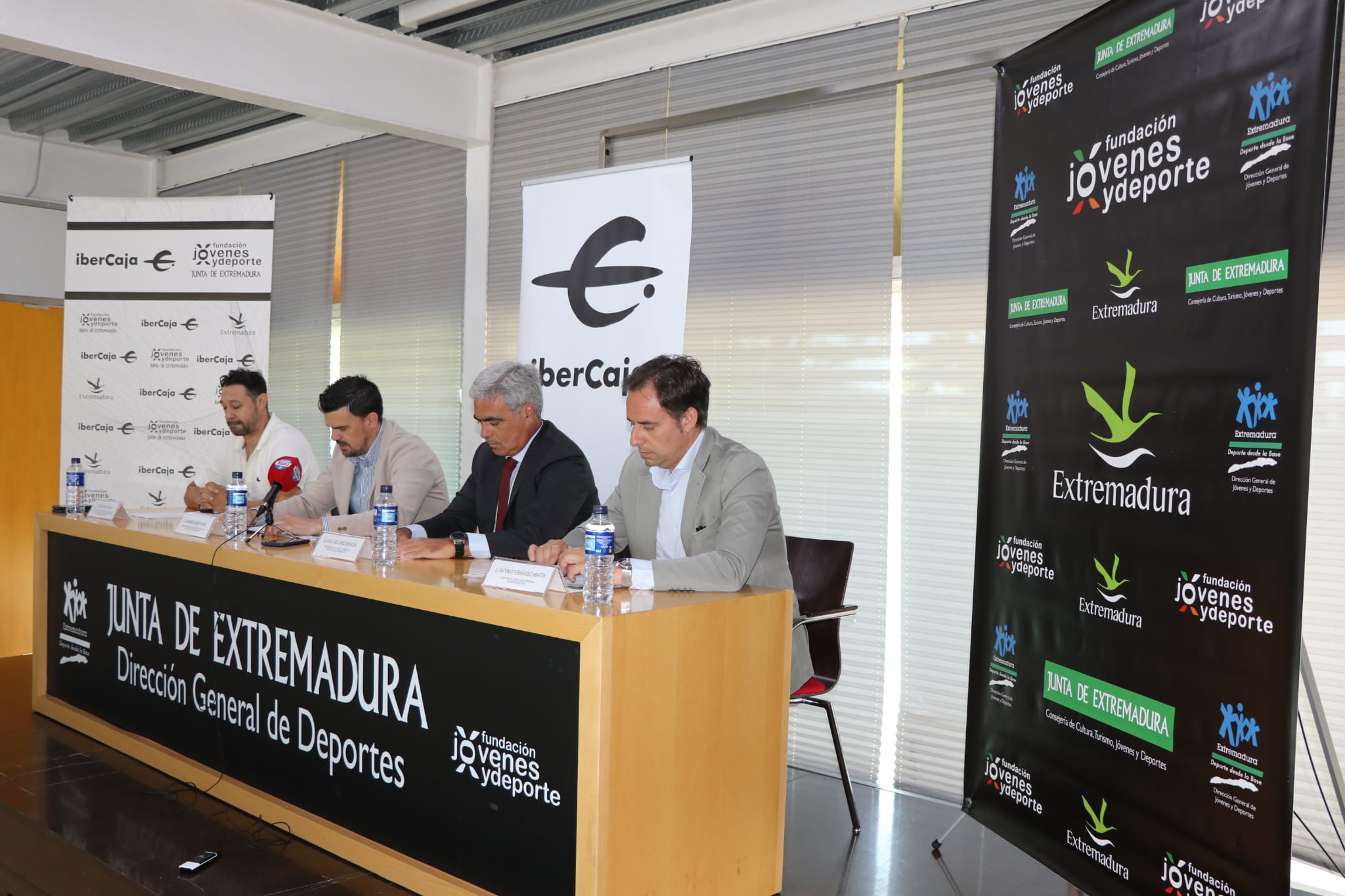 Image 2 of article La Fundación Jóvenes y Deportes renueva su acuerdo de colaboración con Ibercaja para potenciar los valores del deporte en Extremadura