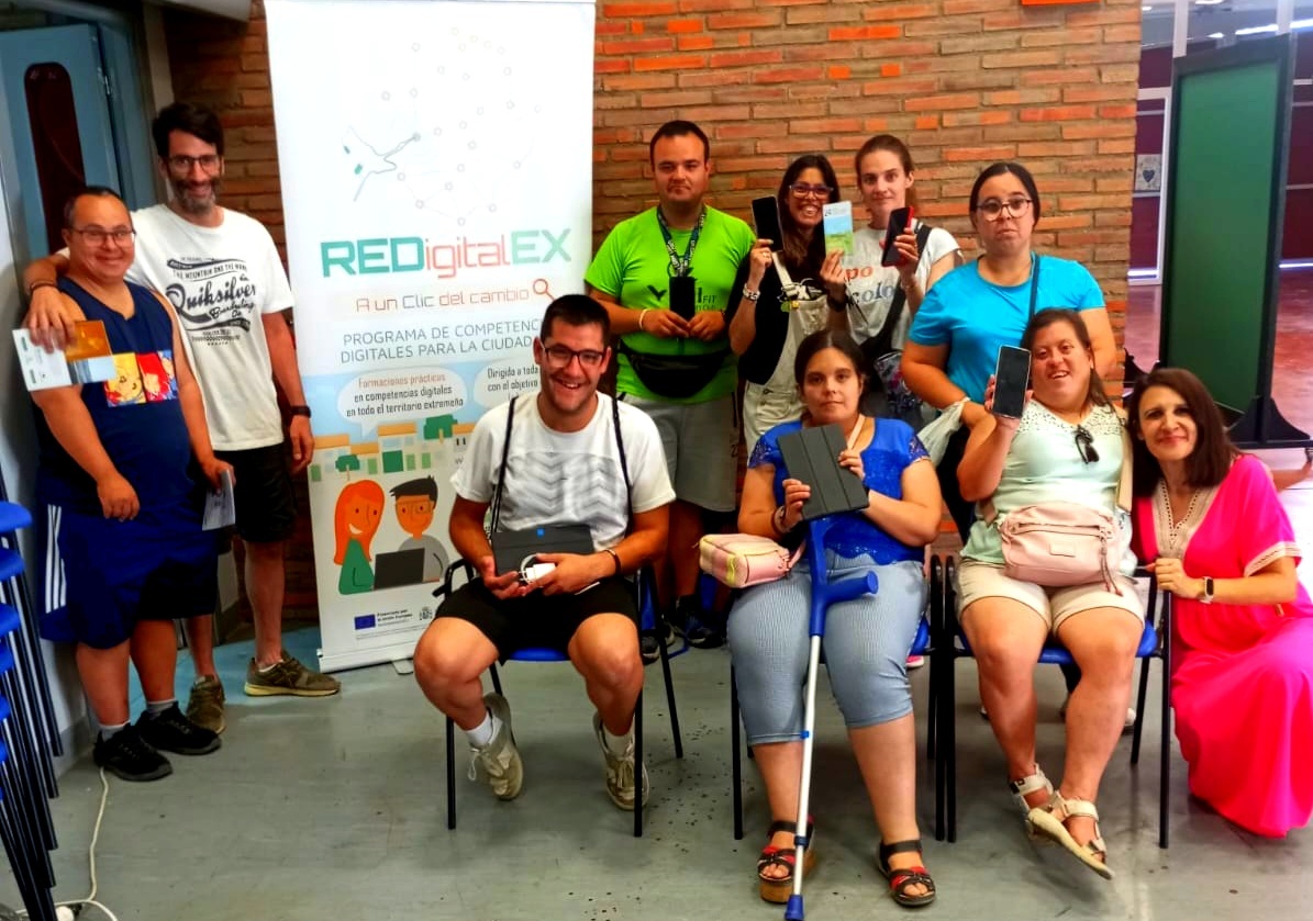 Actividades en los Espacios para la Creación Joven y las Factorías Jóvenes foto 2