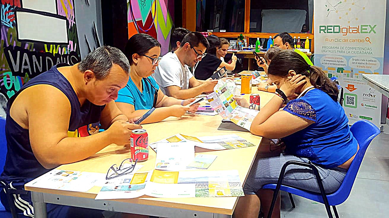 Actividades en los Espacios para la Creación Joven y las Factorías Jóvenes foto 4