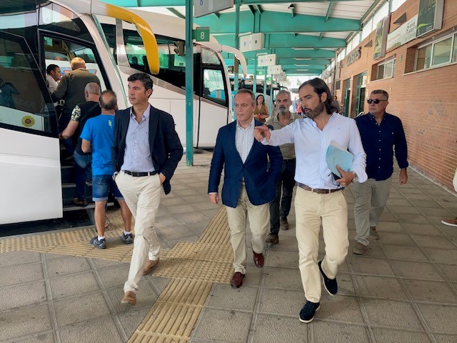 El consejero de Infraestructuras, Transporte y Vivienda, Manuel Martín Castizo, en la visita.