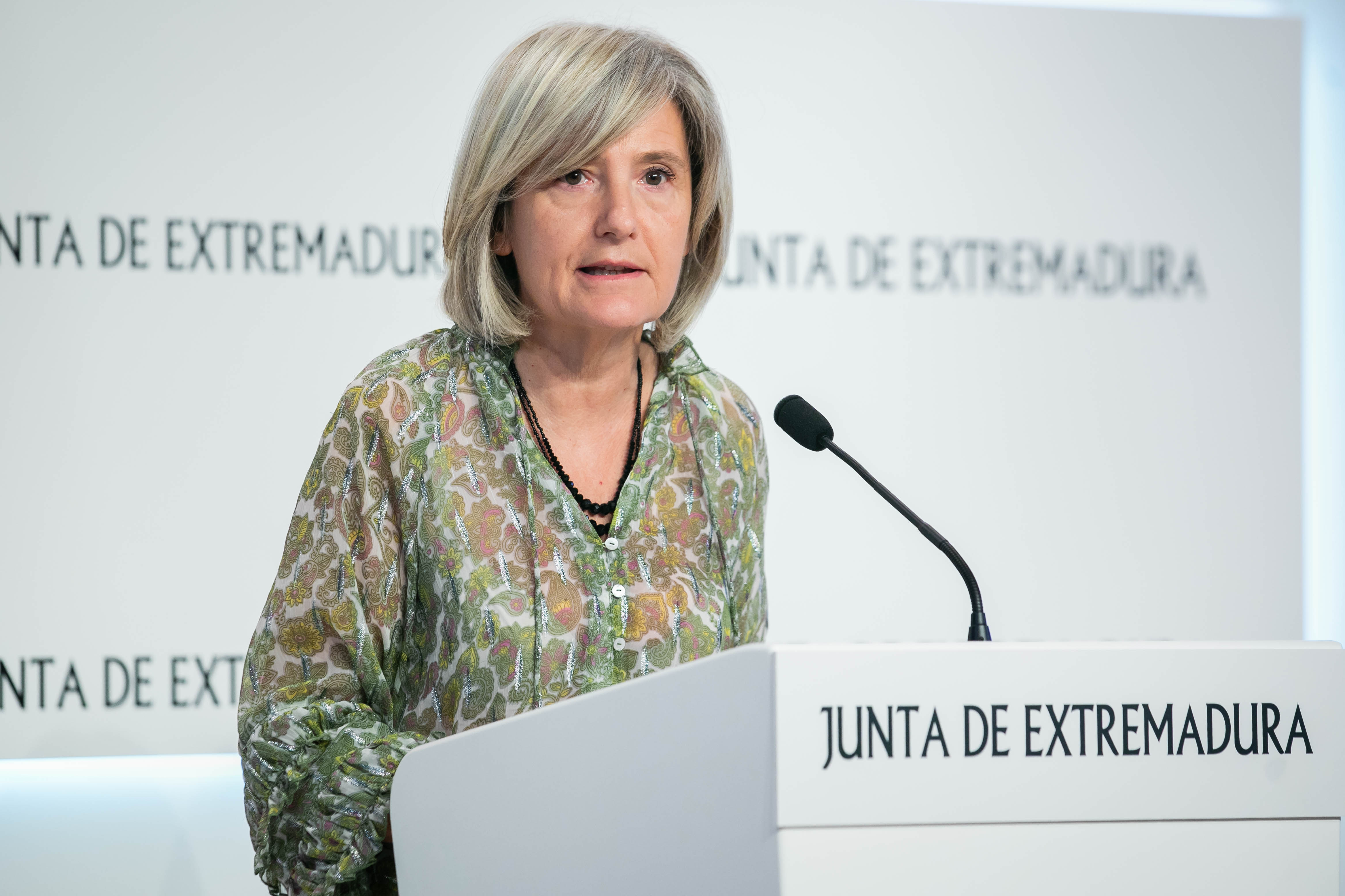 Imagen de la Portavoz durante la rueda de prensa posterior al Consejo de Gobierno