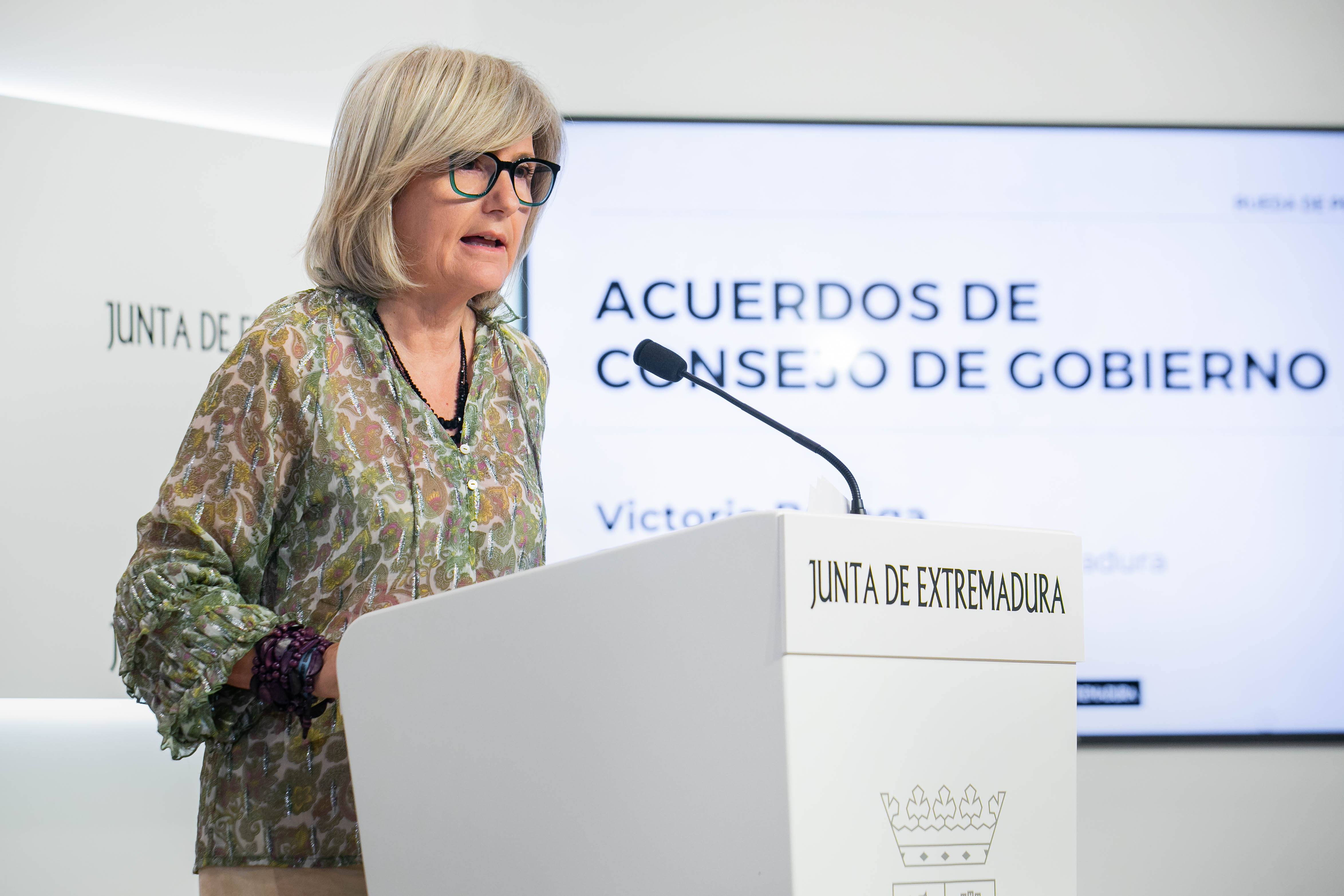 Imagen de la Portavoz durante la rueda de prensa posterior al Consejo de Gobierno