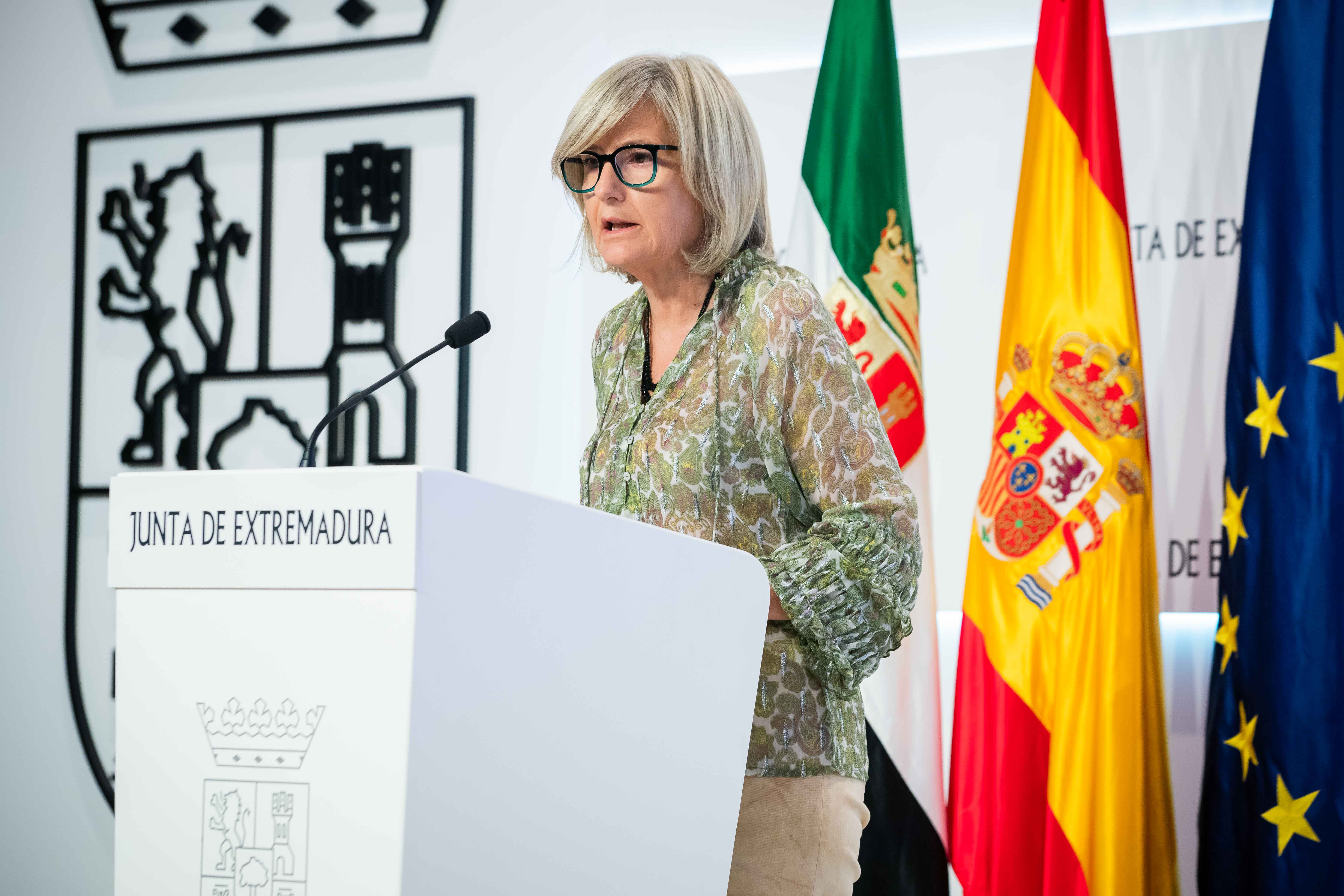 Imagen de la Portavoz durante la rueda de prensa posterior al Consejo de Gobierno