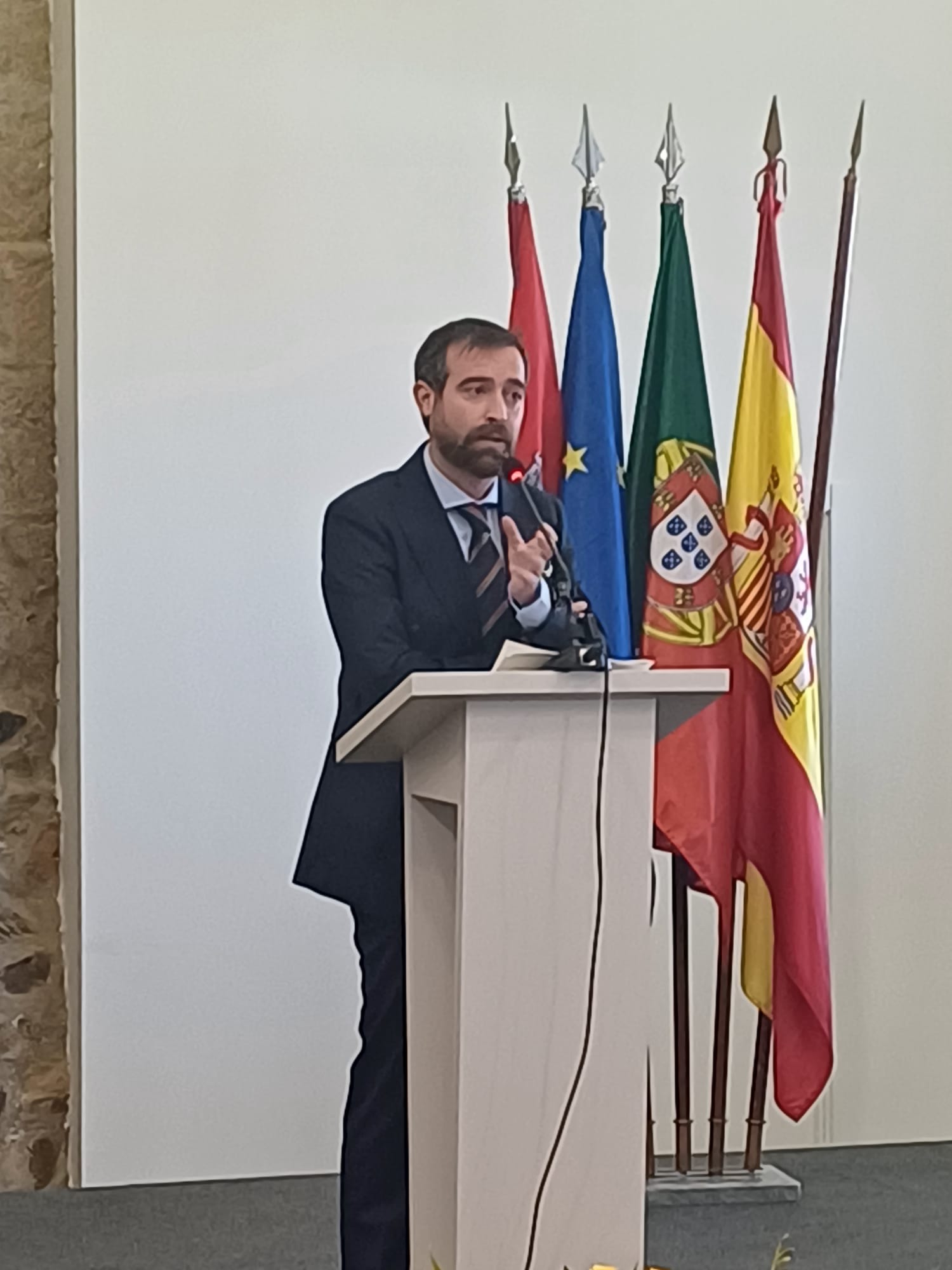 El director general de Turismo, Jesús Viñuales, en la presentación del 'Proyecto Ilumina'.