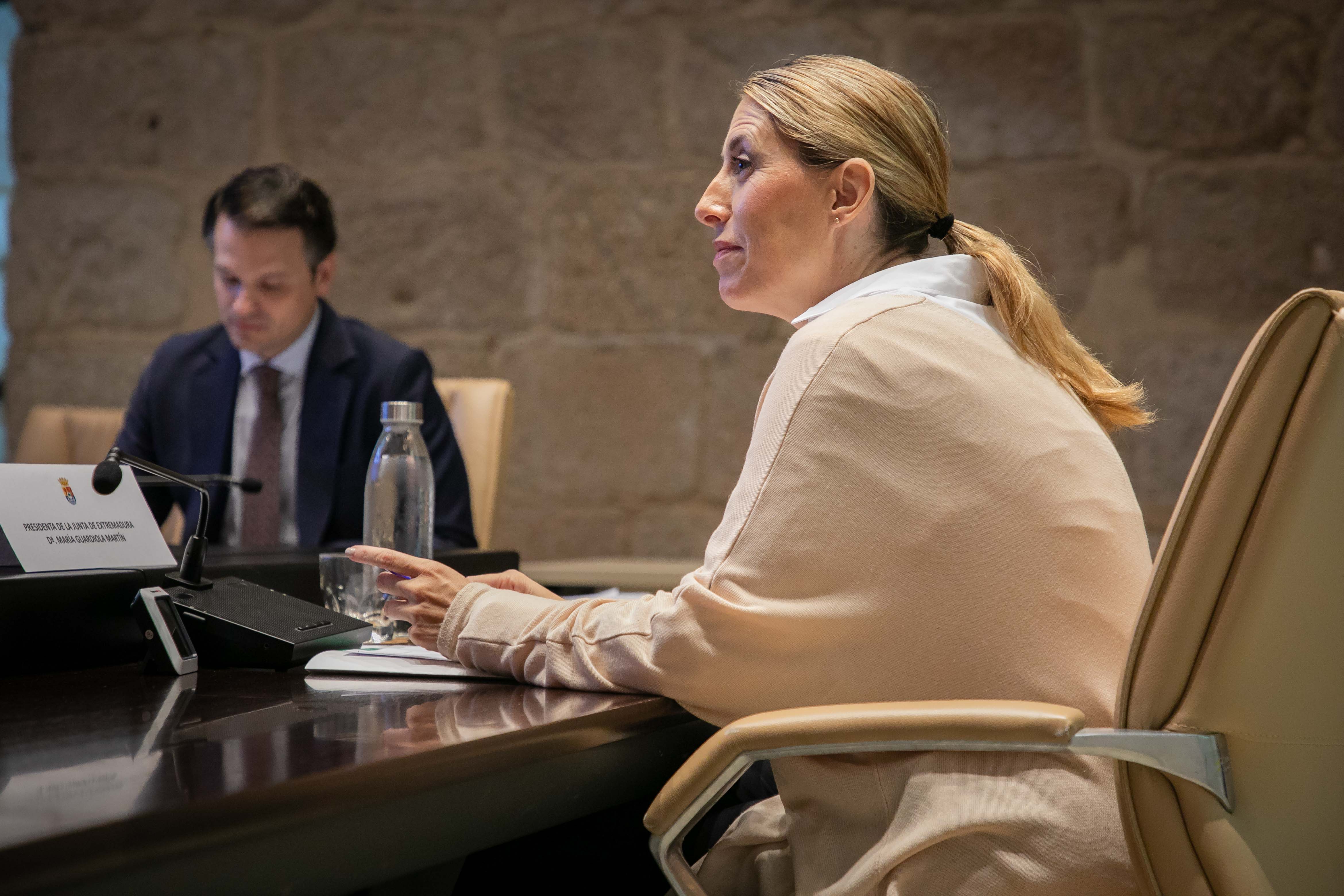 Presidenta de la Junta de Extremadura, María Guardiola, durante el Consejo de Gobierno.