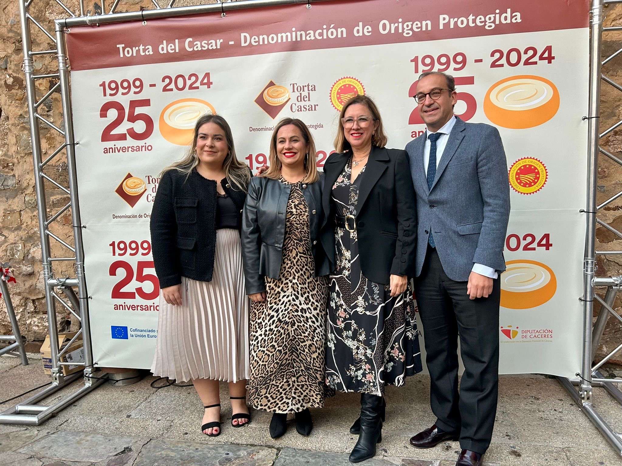 Asistentes a la celebración de la 30ª Semana de la Torta del Casar.