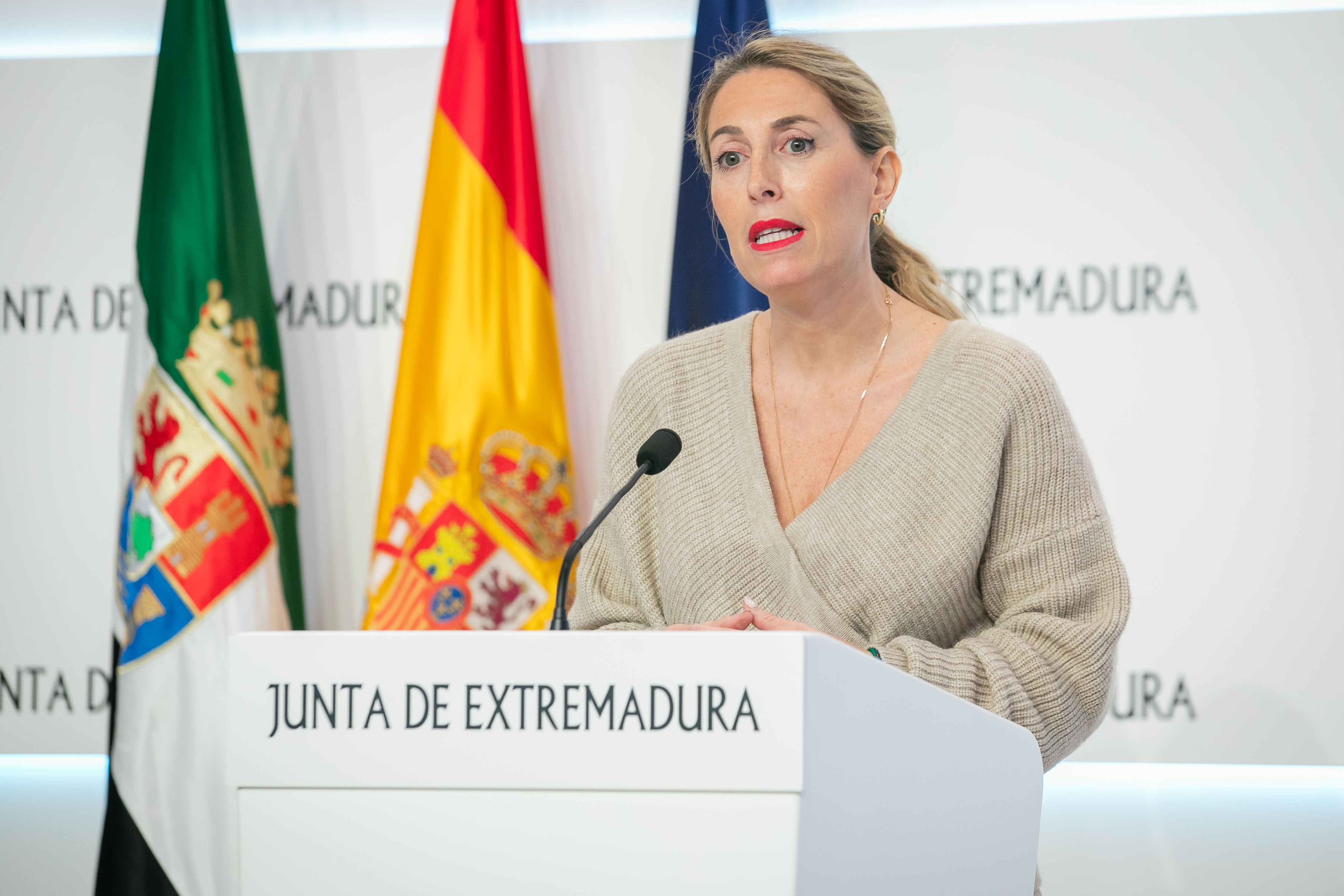 Presidenta de la Junta de Extremadura, María Guardiola, anuncia las medidas adoptadas en el Consejo de Gobierno.