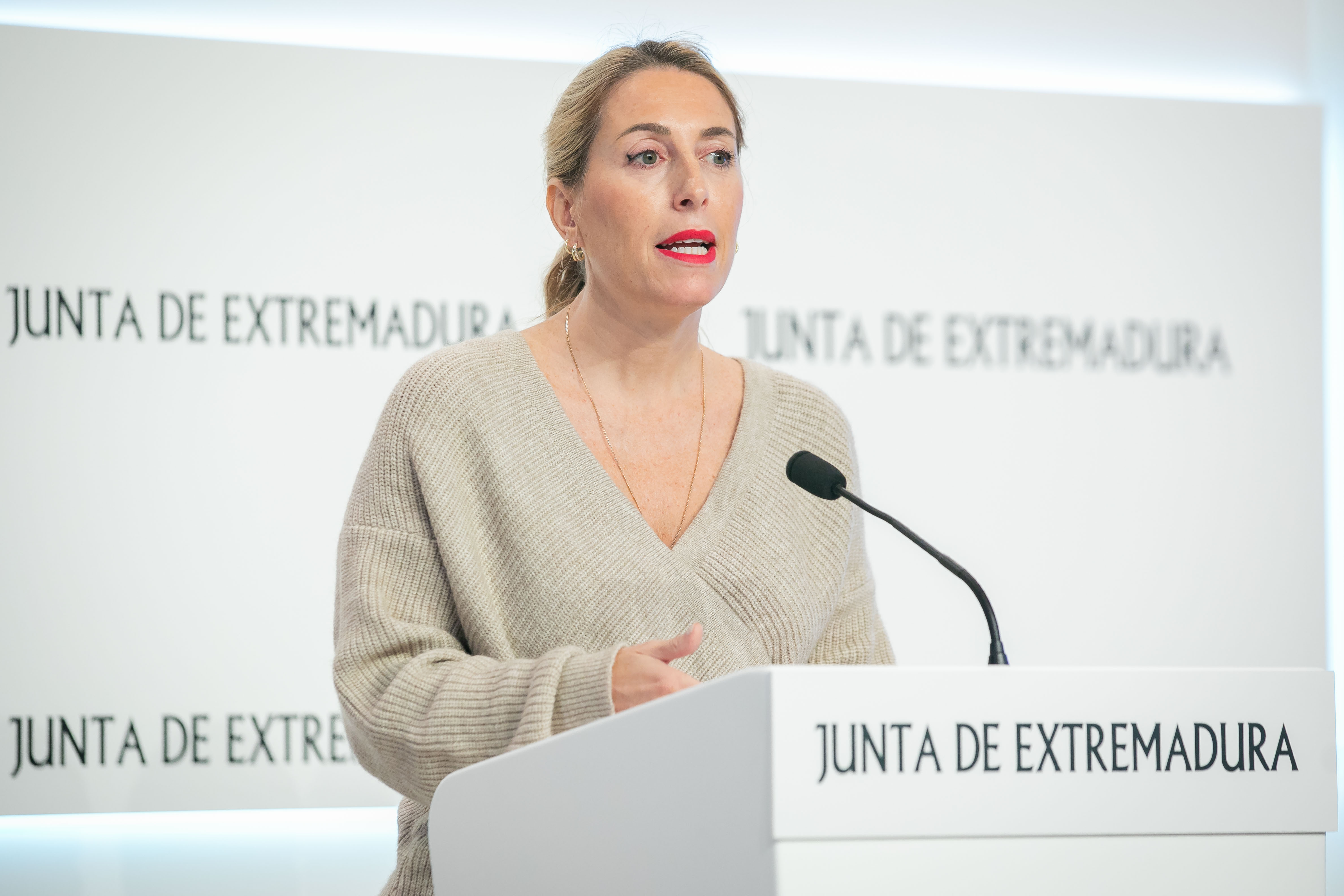 Presidenta de la Junta de Extremadura, María Guardiola, anuncia las medidas adoptadas en el Consejo de Gobierno.