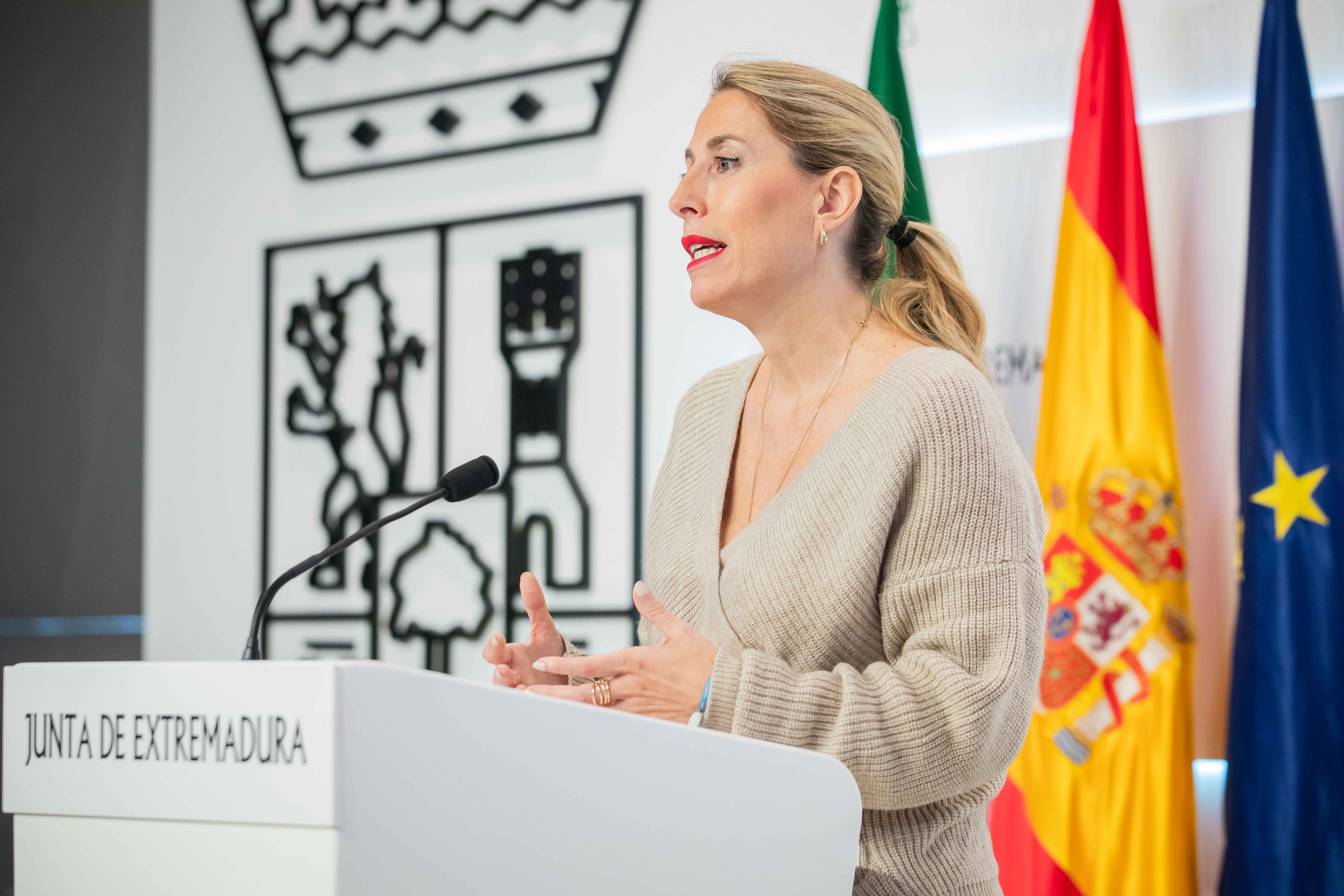 Presidenta de la Junta de Extremadura, María Guardiola, anuncia las medidas adoptadas en el Consejo de Gobierno.