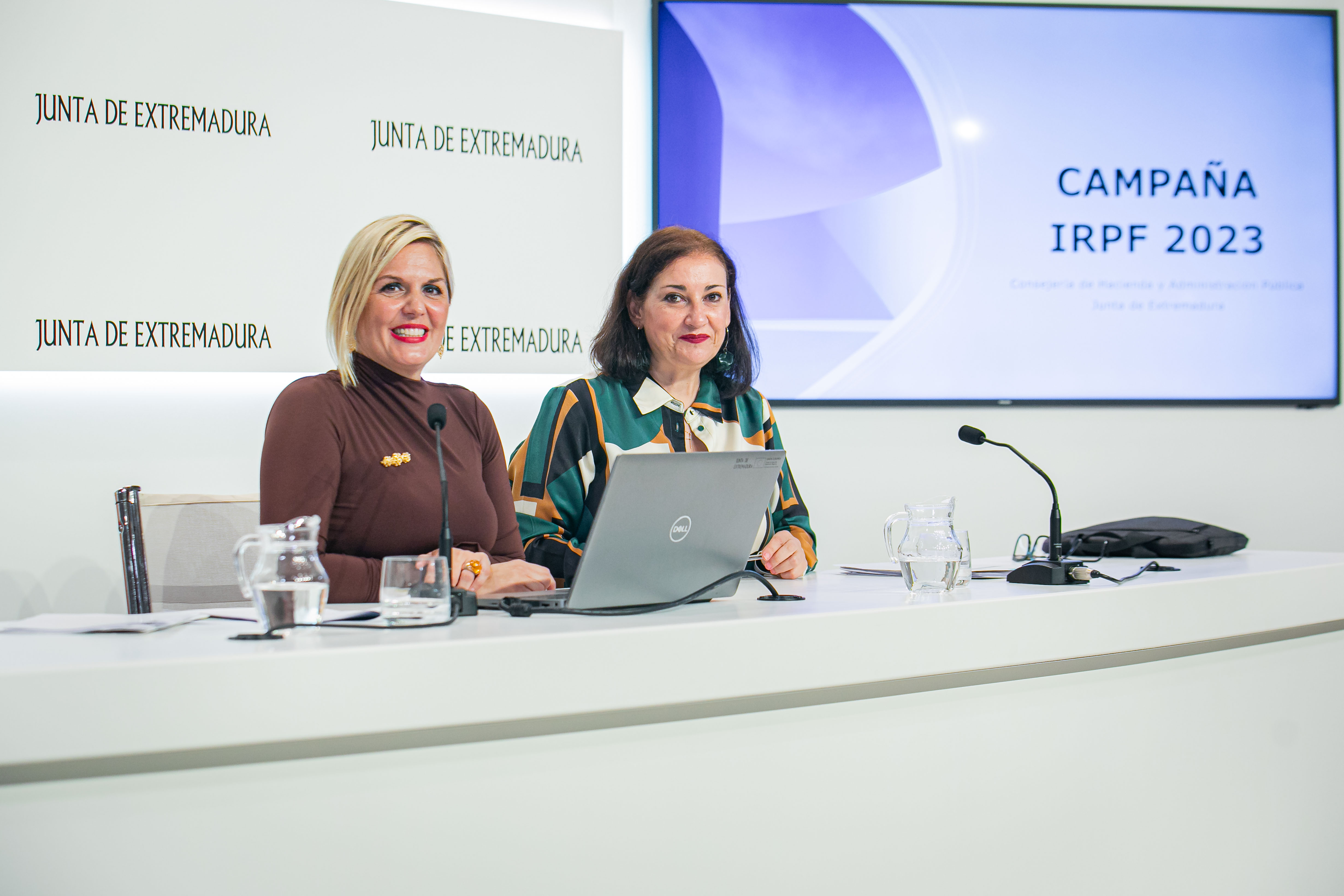 La consejera de Hacienda y Administración Pública, Elena Manzano, durante la rueda de prensa.