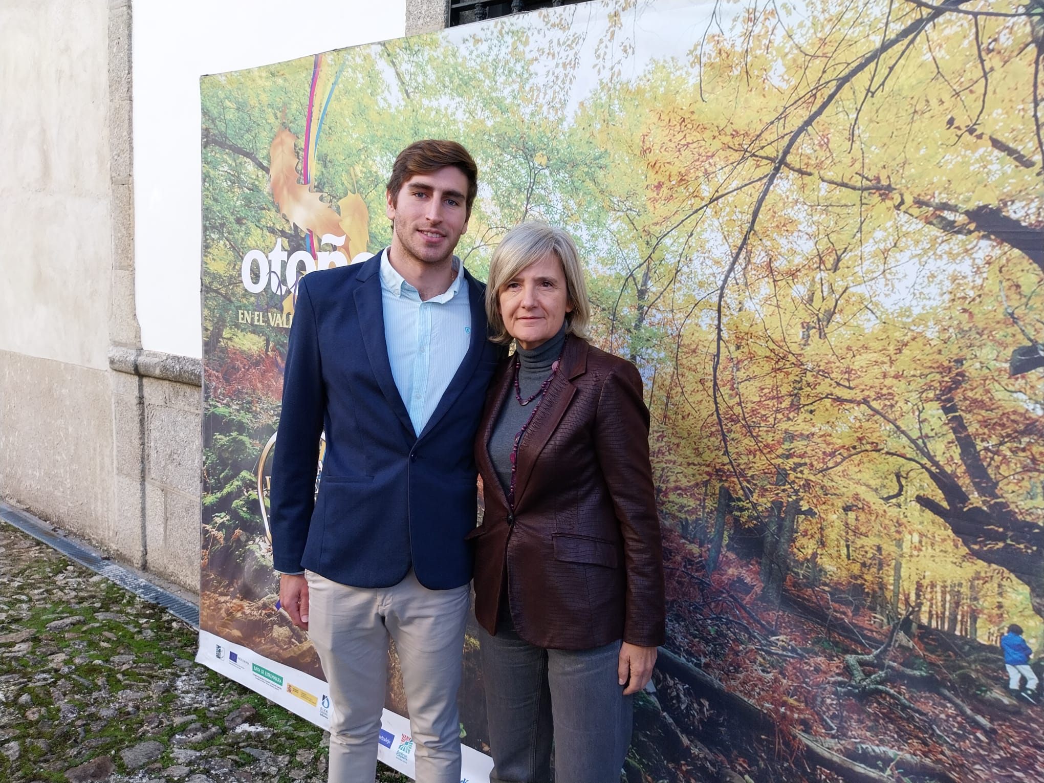  inauguración de la 27ª edición del Otoño Mágico del Valle del Ambroz en el Cine Teatro Juventud de Hervás