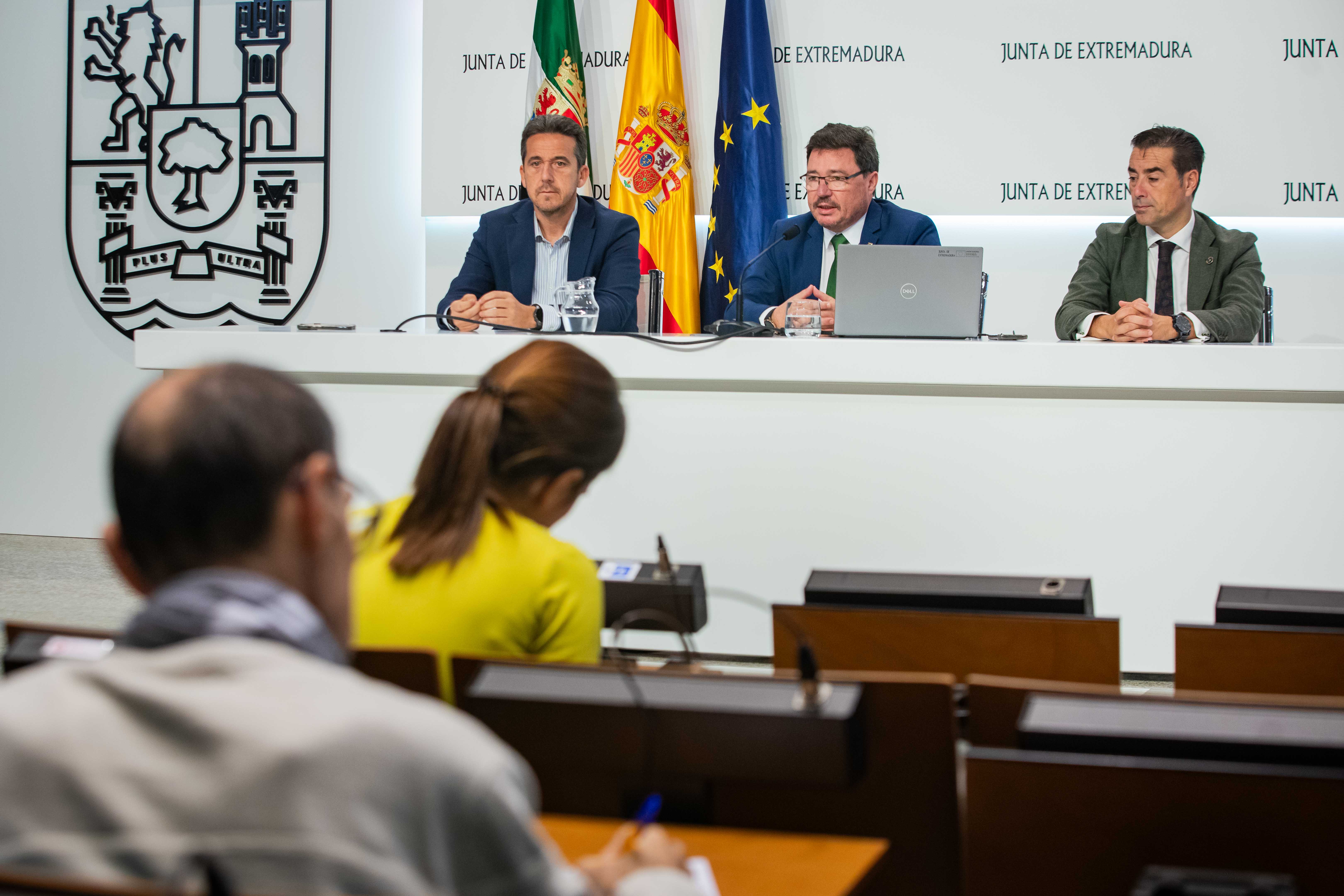 El consejero de Economía, Empleo y Transformación Digital, Guillermo Santamaría, durante la rueda de prensa.