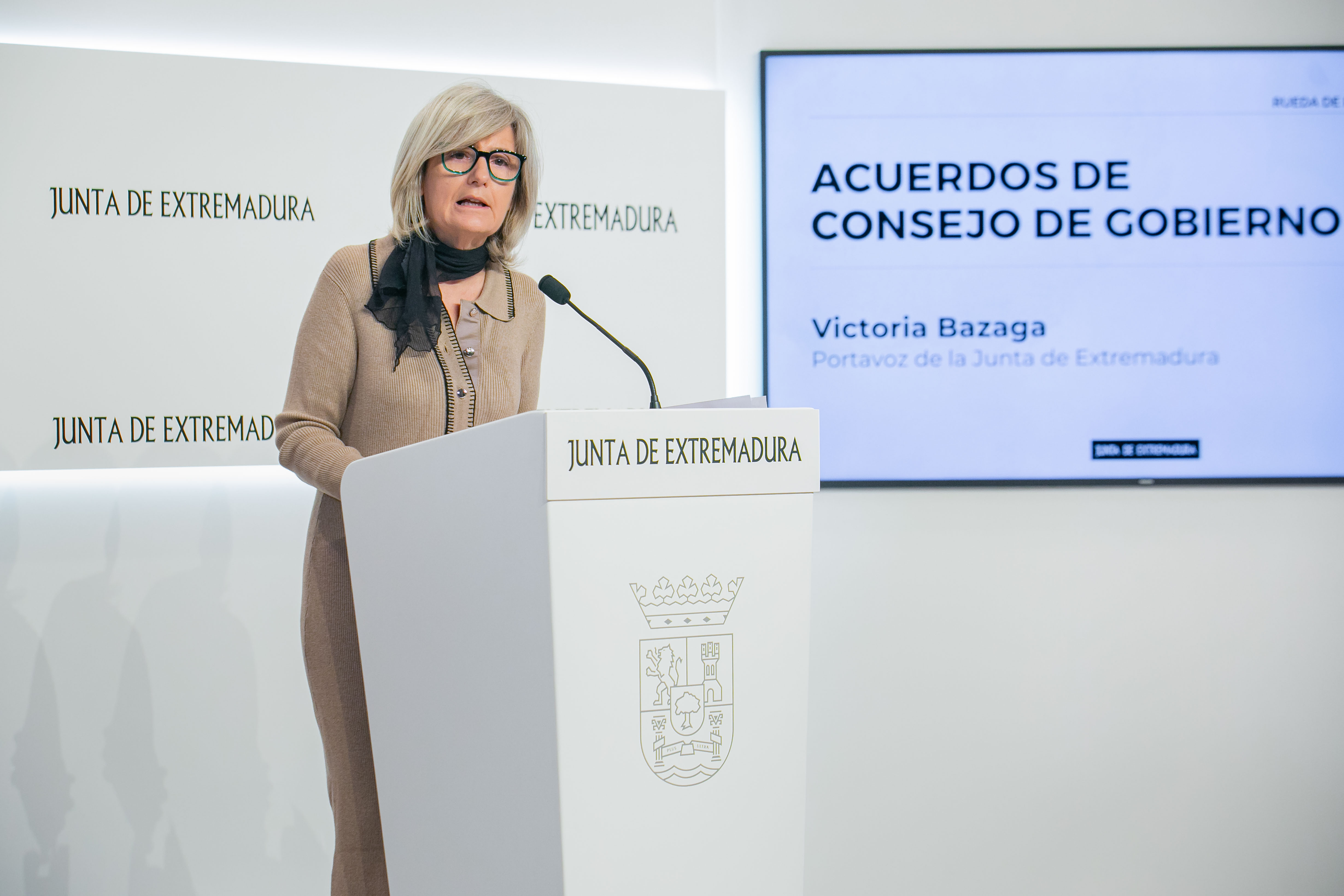 Portavoz de la Junta de Extremadura, Victoria Bazaga, durante la rueda de prensa.