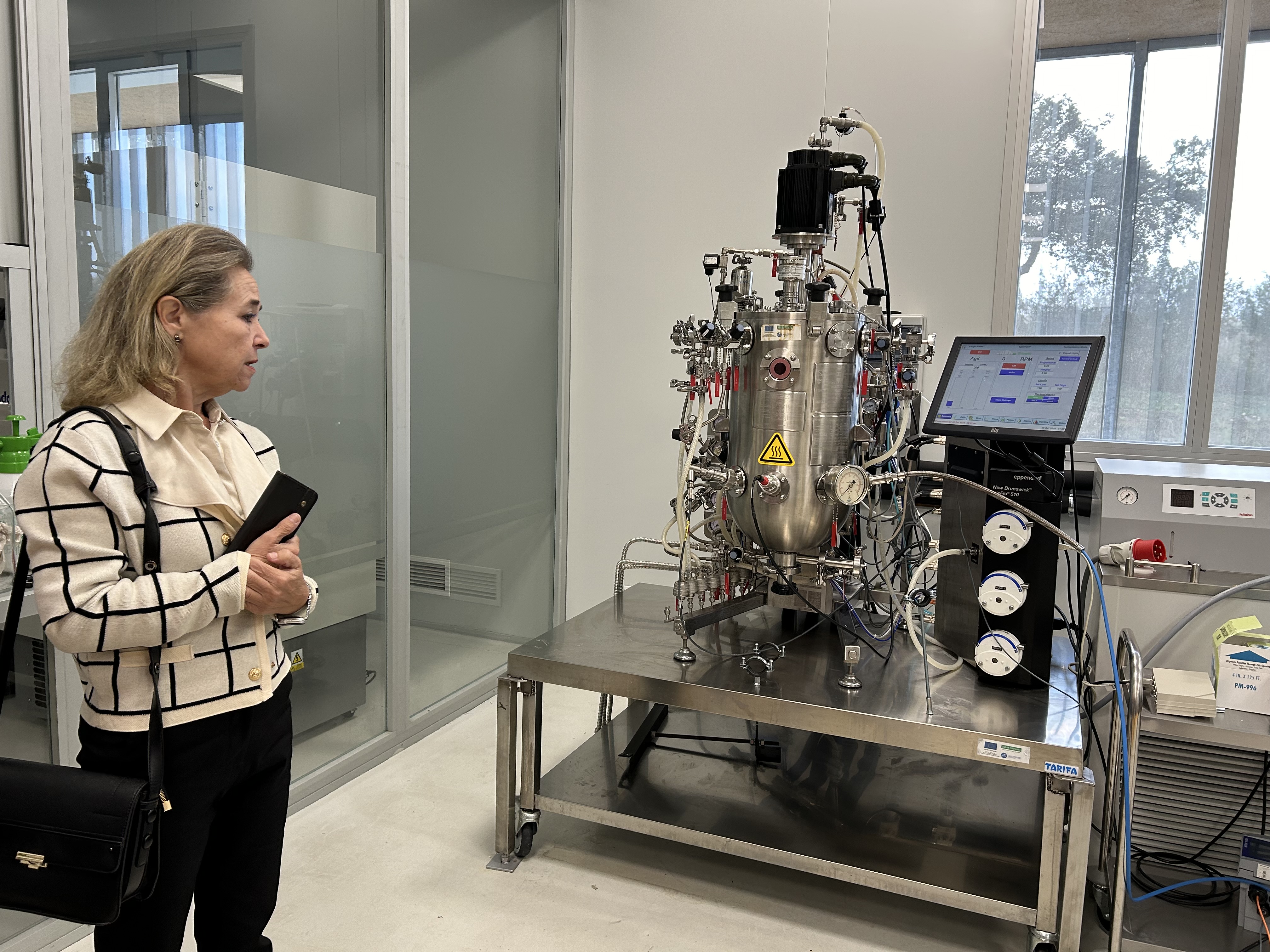 La consejera de Educación, Ciencia y Formación Profesional, María Mercedes Vaquera, en la visita.