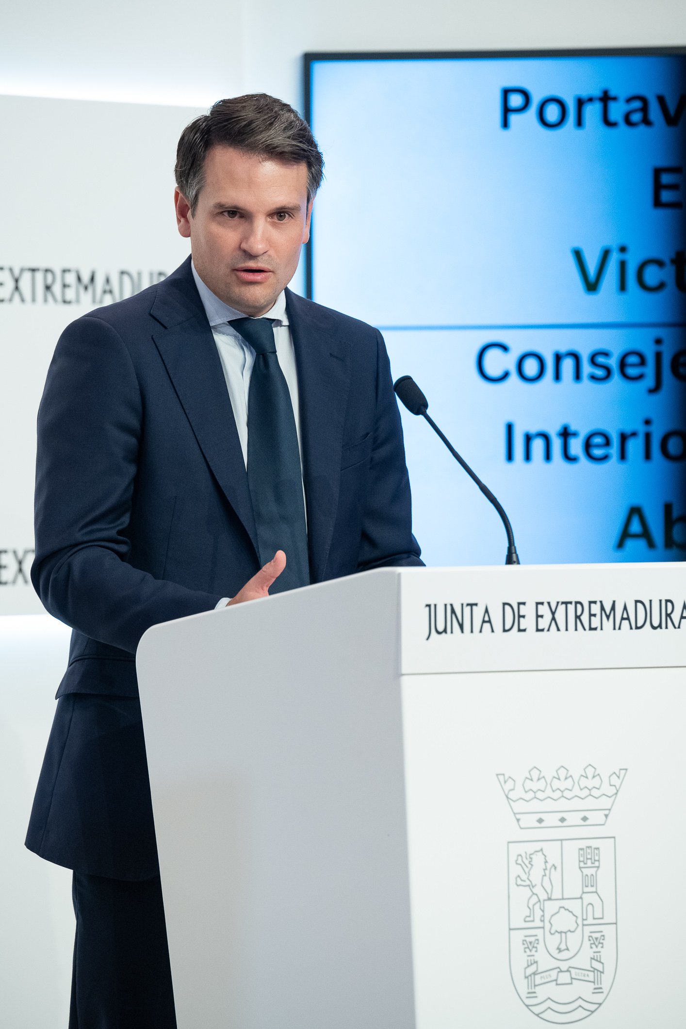 Foto del consejero de Presidencia, Interior y Diálogo Social en la rueda de prensa posterior al Consejo de Gobierno