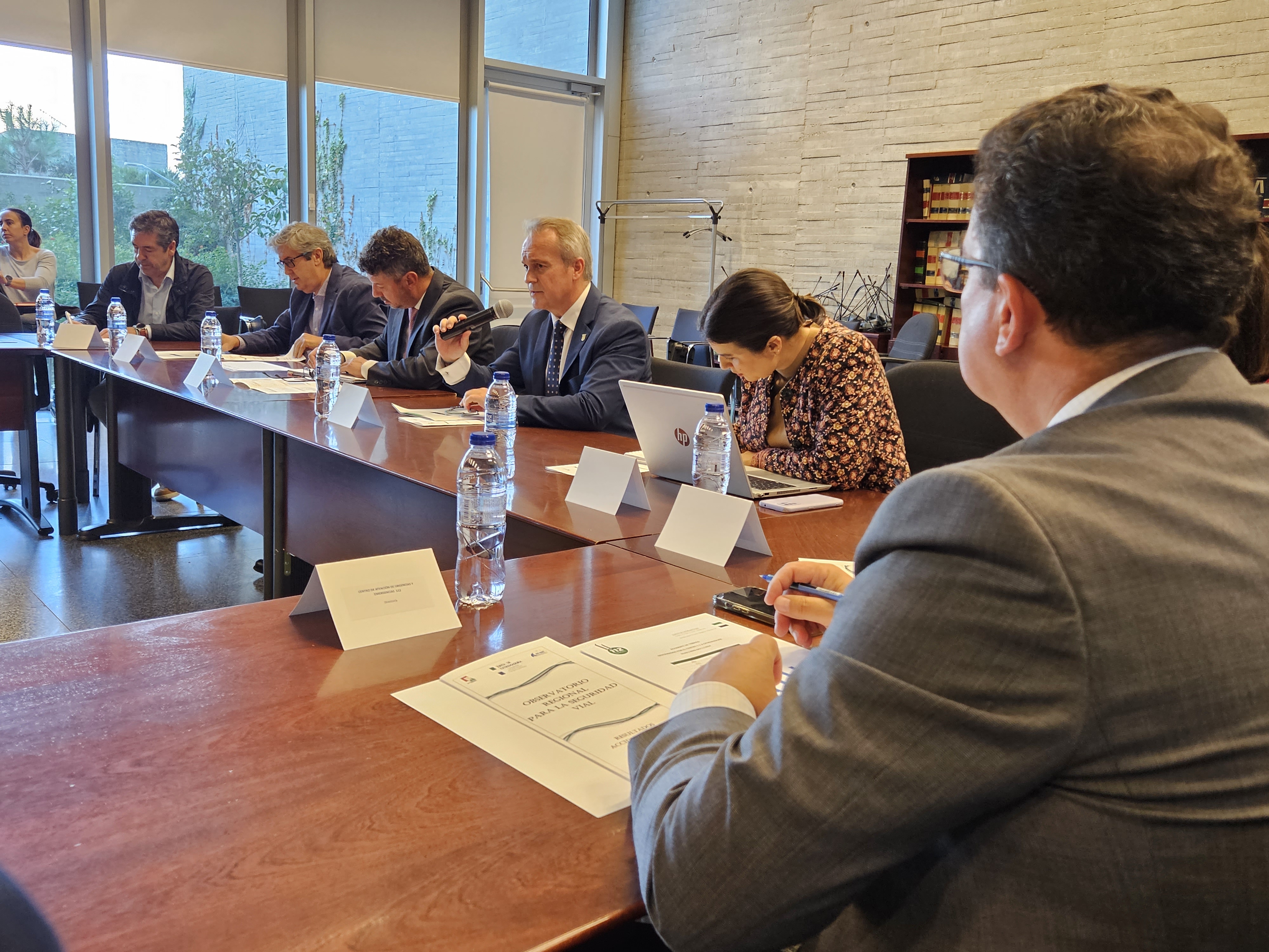 El consejero de Infraestructuras, Transporte y Vivienda, Manuel Martín Castizo, interviene durante la reunión.