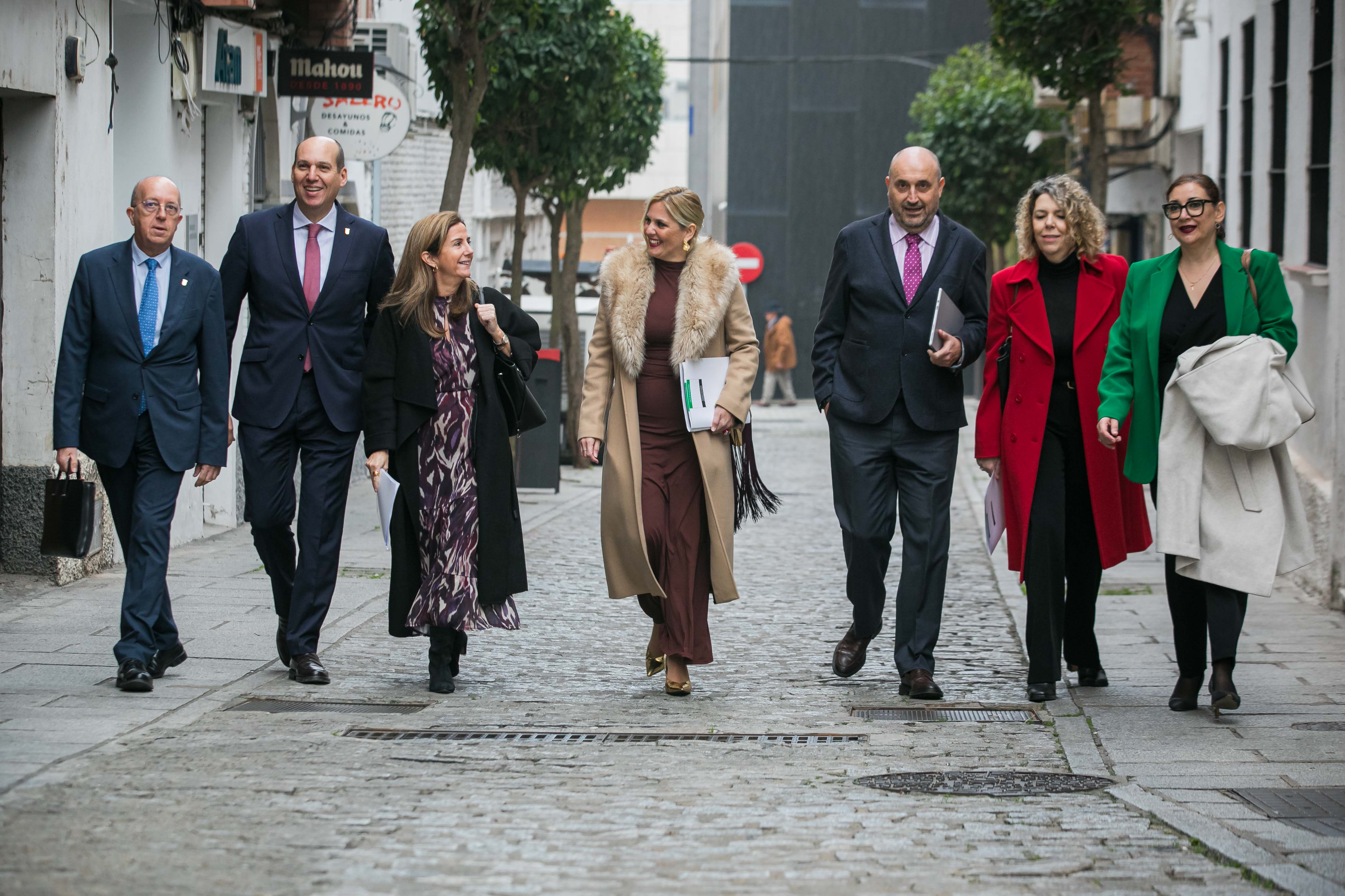 Miembros Consejería de Hacienda llegan a la Asamblea