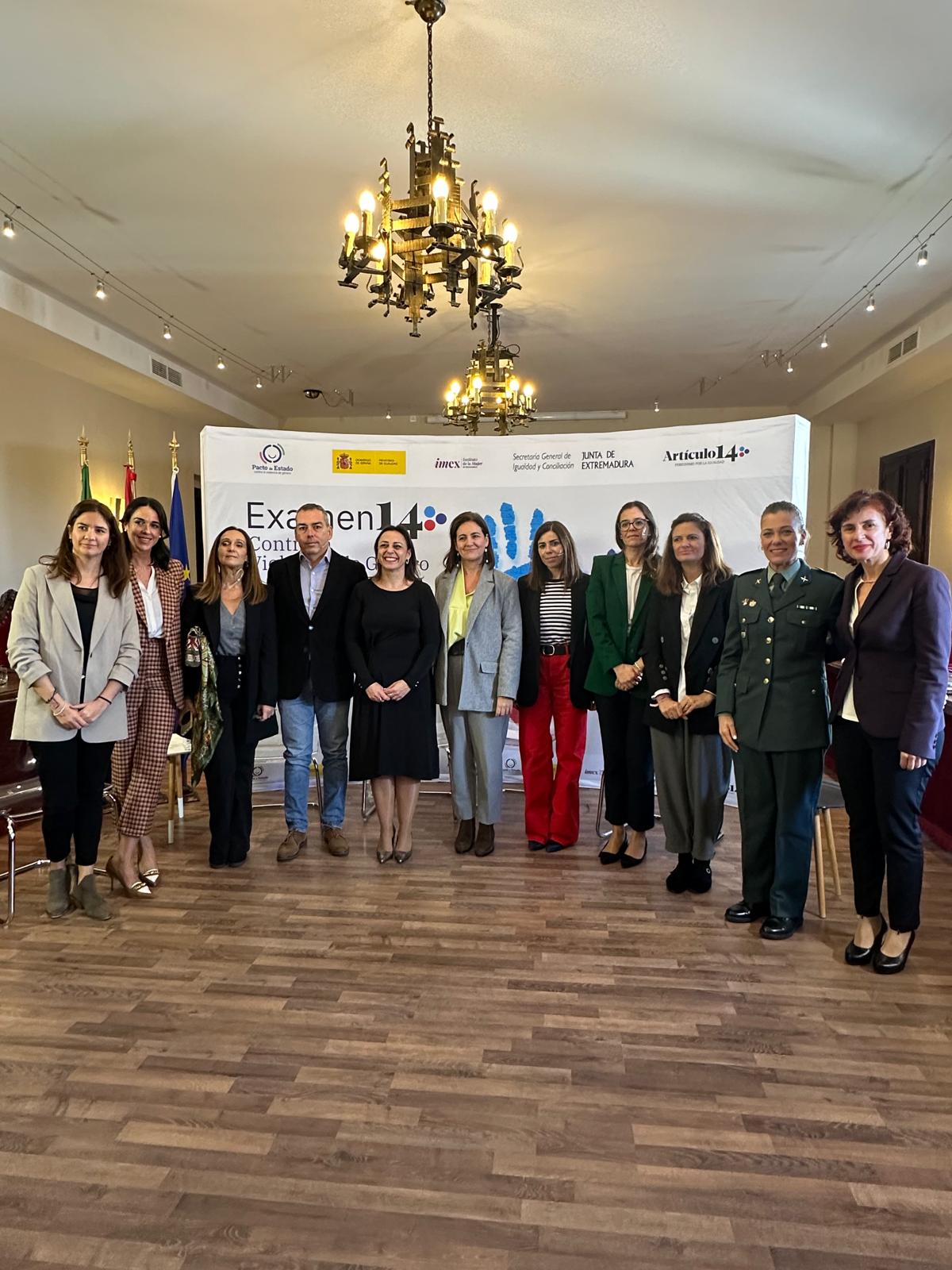 Foto de Ara Sánchez destaca que la violencia contra las mujeres está viva y que hay que luchar contra cualquiera de sus formas