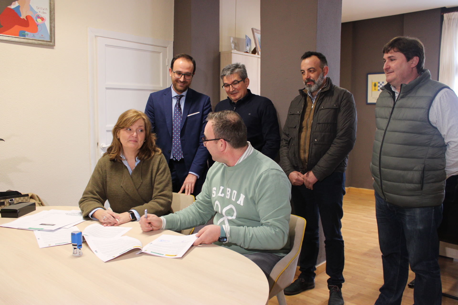 Imagen del artículo La Junta y el Ayuntamiento de Pinofranqueado firman un convenio para poner en marcha el Centro de Formación y Divulgación de la Apicultura