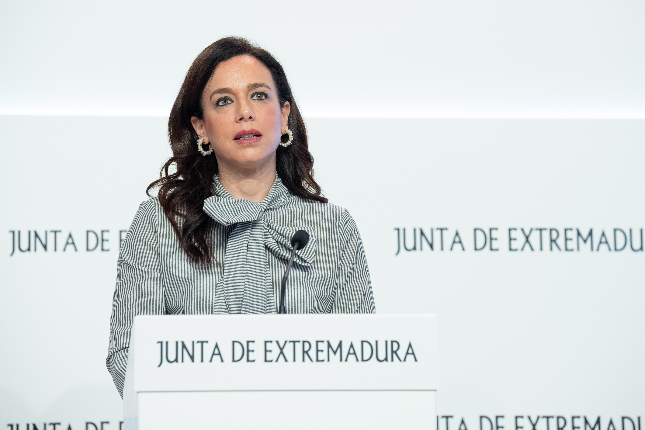 Imagen de consejera de Salud en la rueda de prensa tras la reunión del Consejo de Gobierno