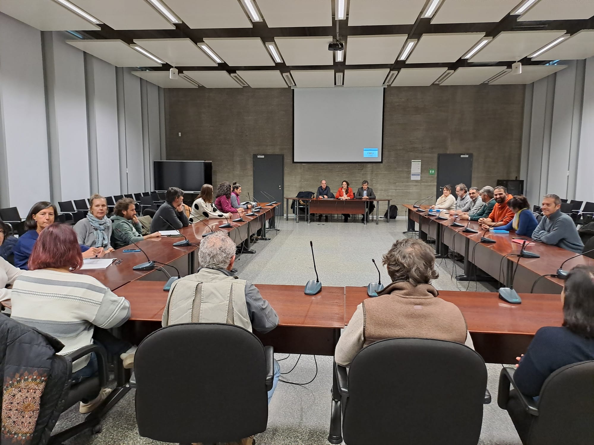 Reunión de trabajo con empresas vinculadas al sector de la arqueología en la Comunidad Autónoma de Extremadura. 