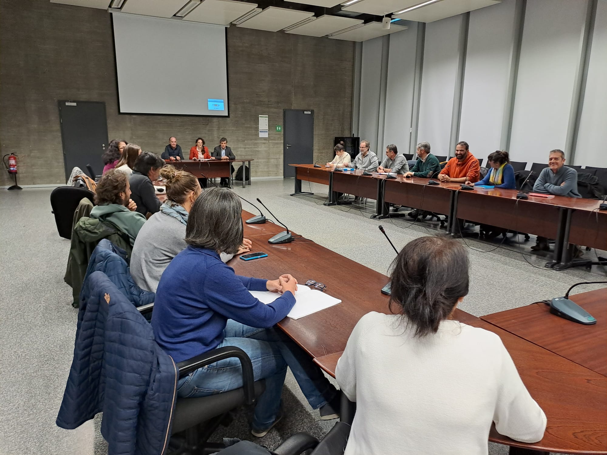 Reunión de trabajo con empresas vinculadas al sector de la arqueología en la Comunidad Autónoma de Extremadura. 