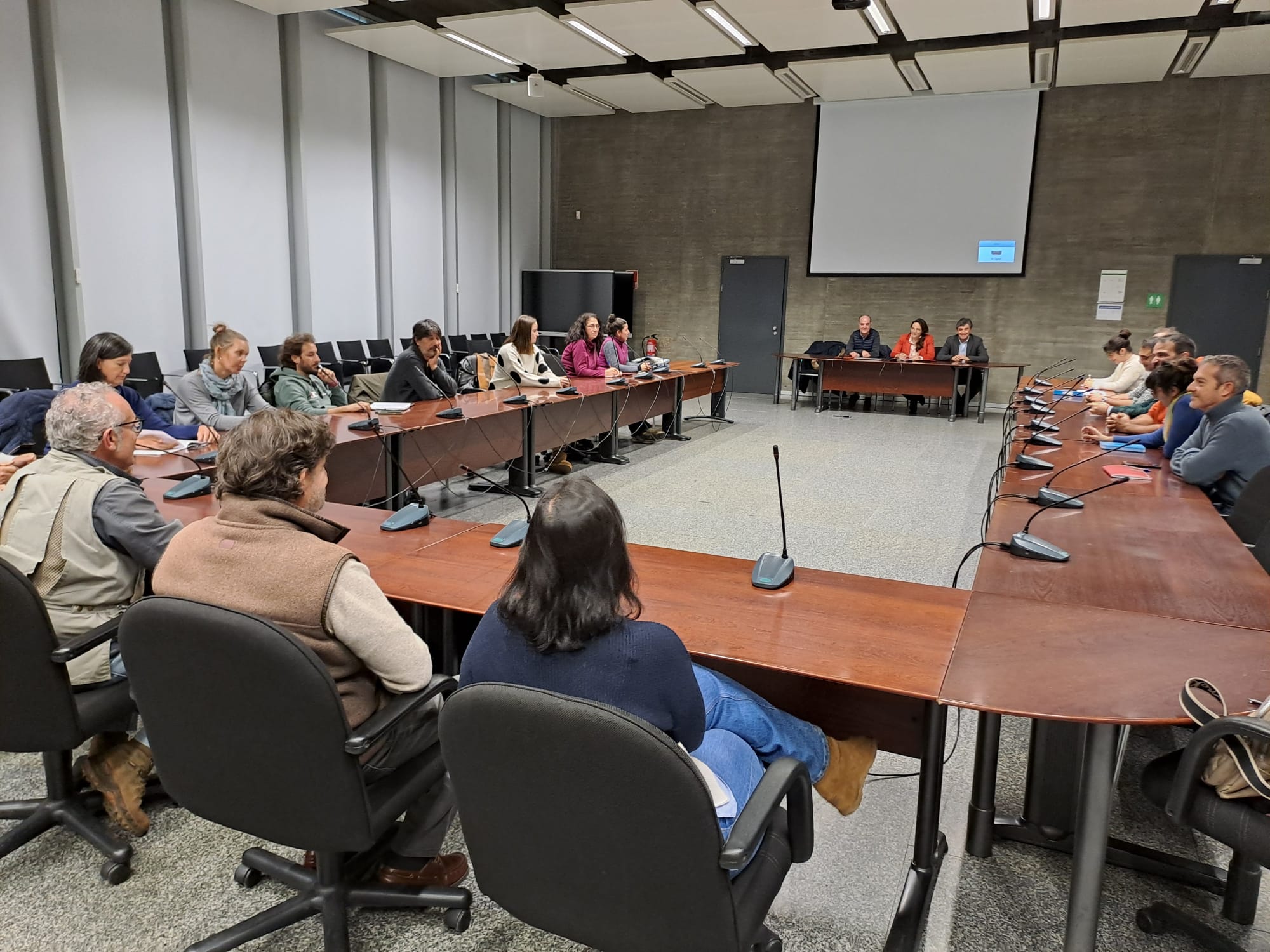 Reunión de trabajo con empresas vinculadas al sector de la arqueología en la Comunidad Autónoma de Extremadura. 