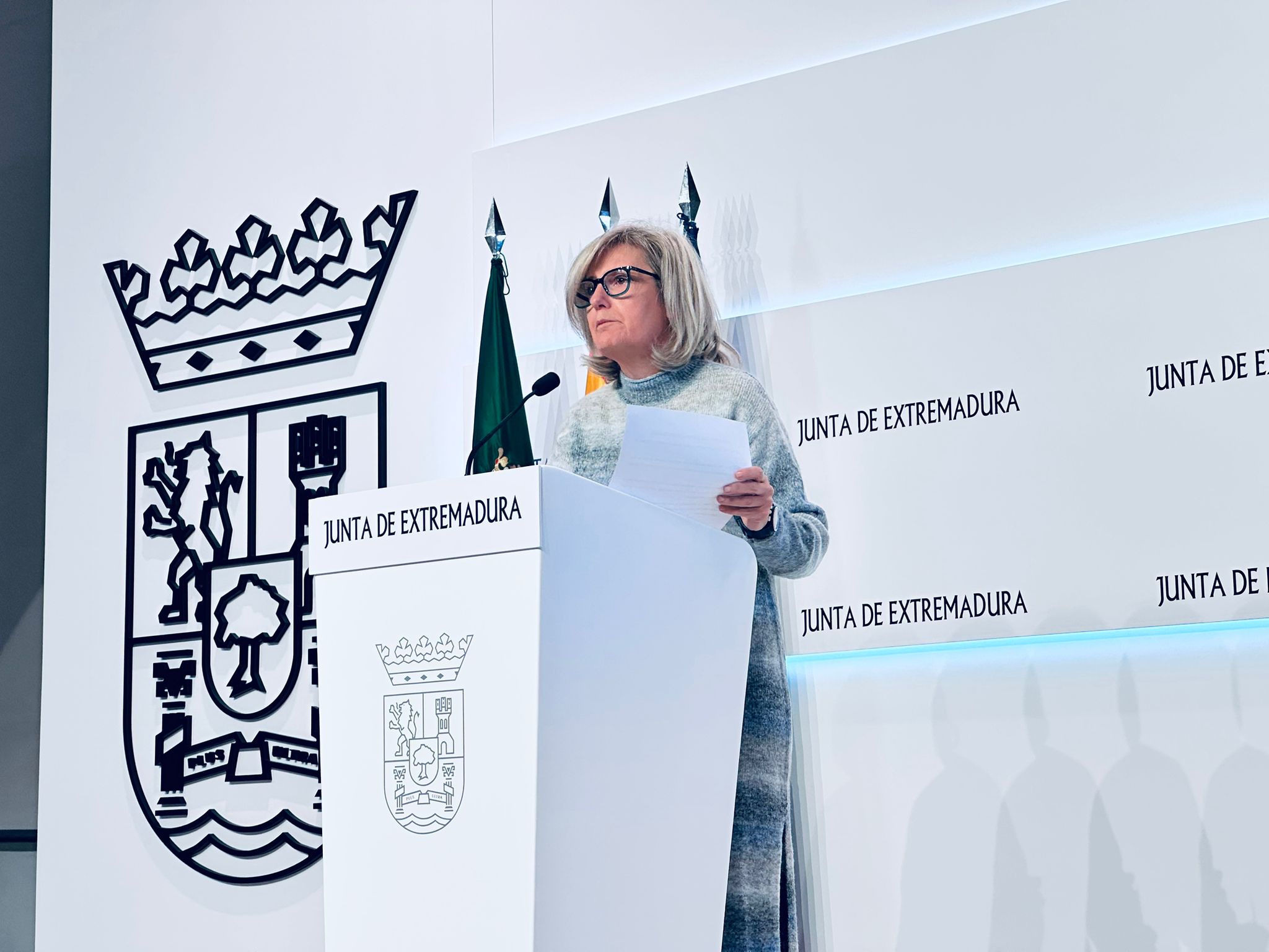 La portavoz de la Junta de Extremadura, Victoria Bazaga, durante la rueda de prensa.