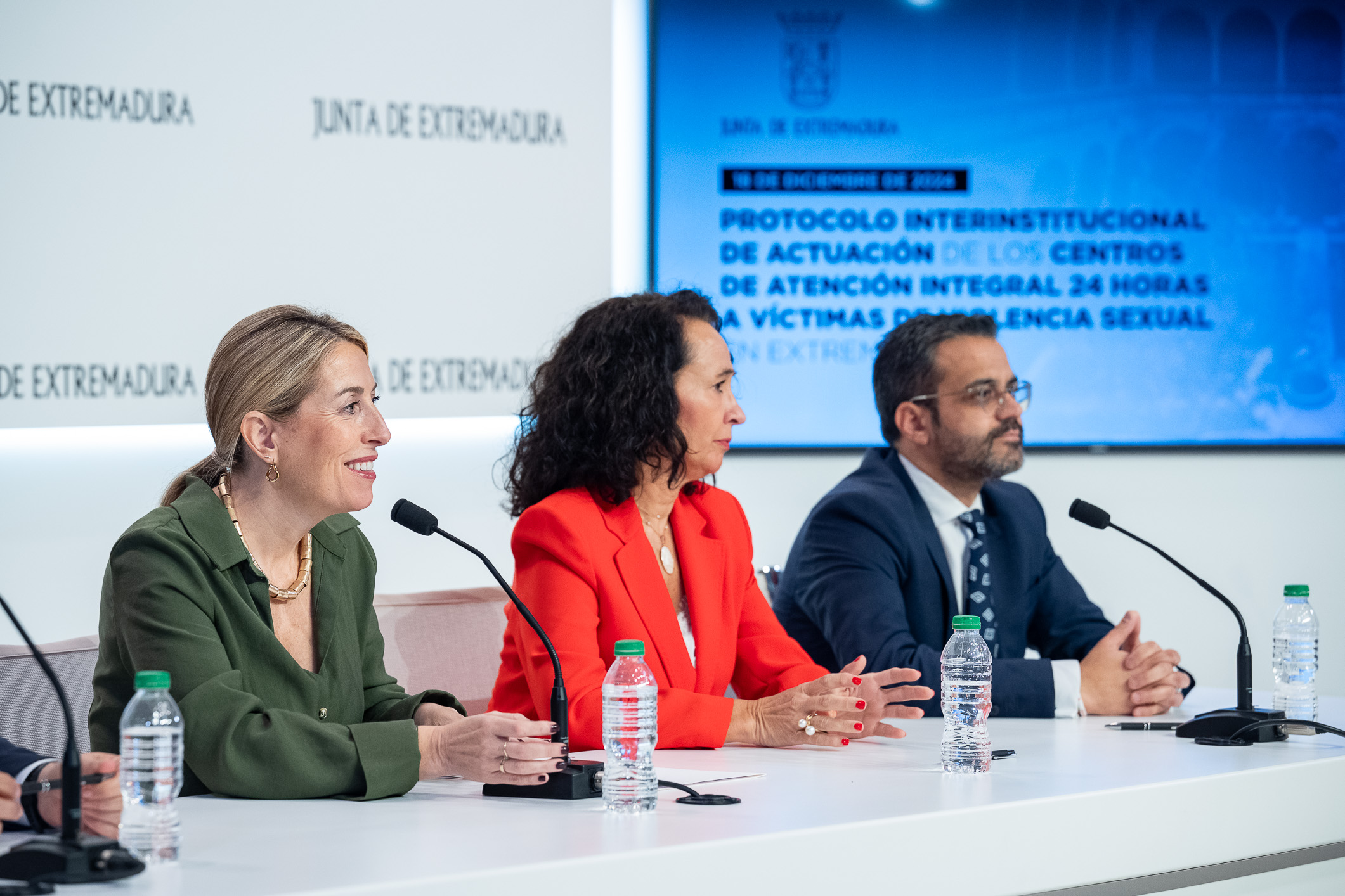 La presidenta de la Junta de Extremadura, María Guardiola, interviene en el acto. 