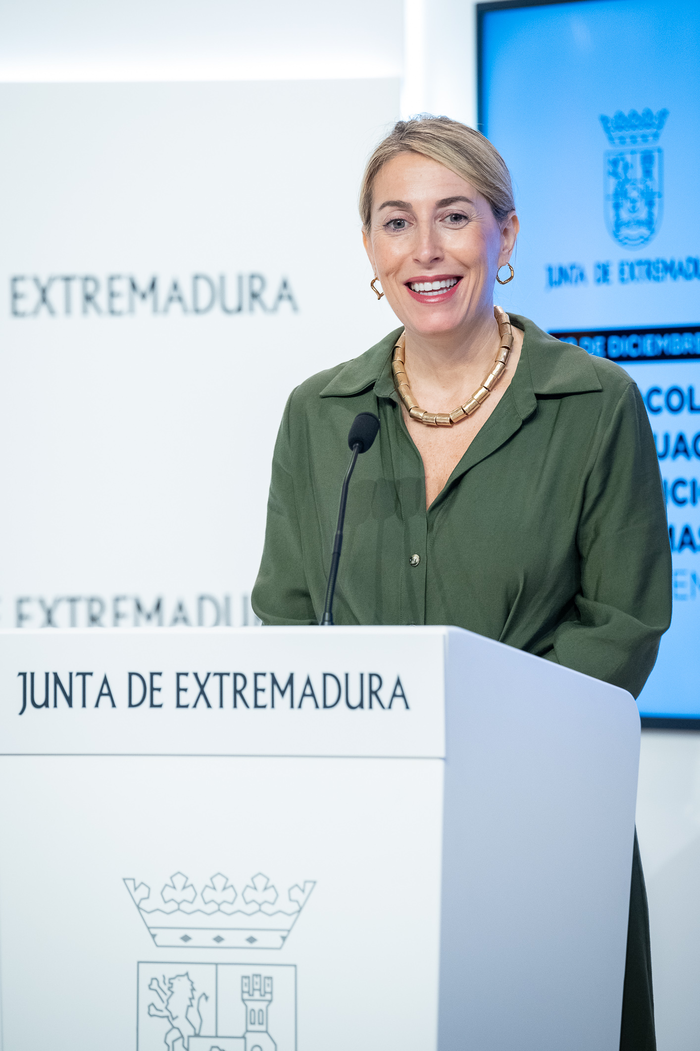 La presidenta de la Junta de Extremadura, María Guardiola, interviene en el acto. 