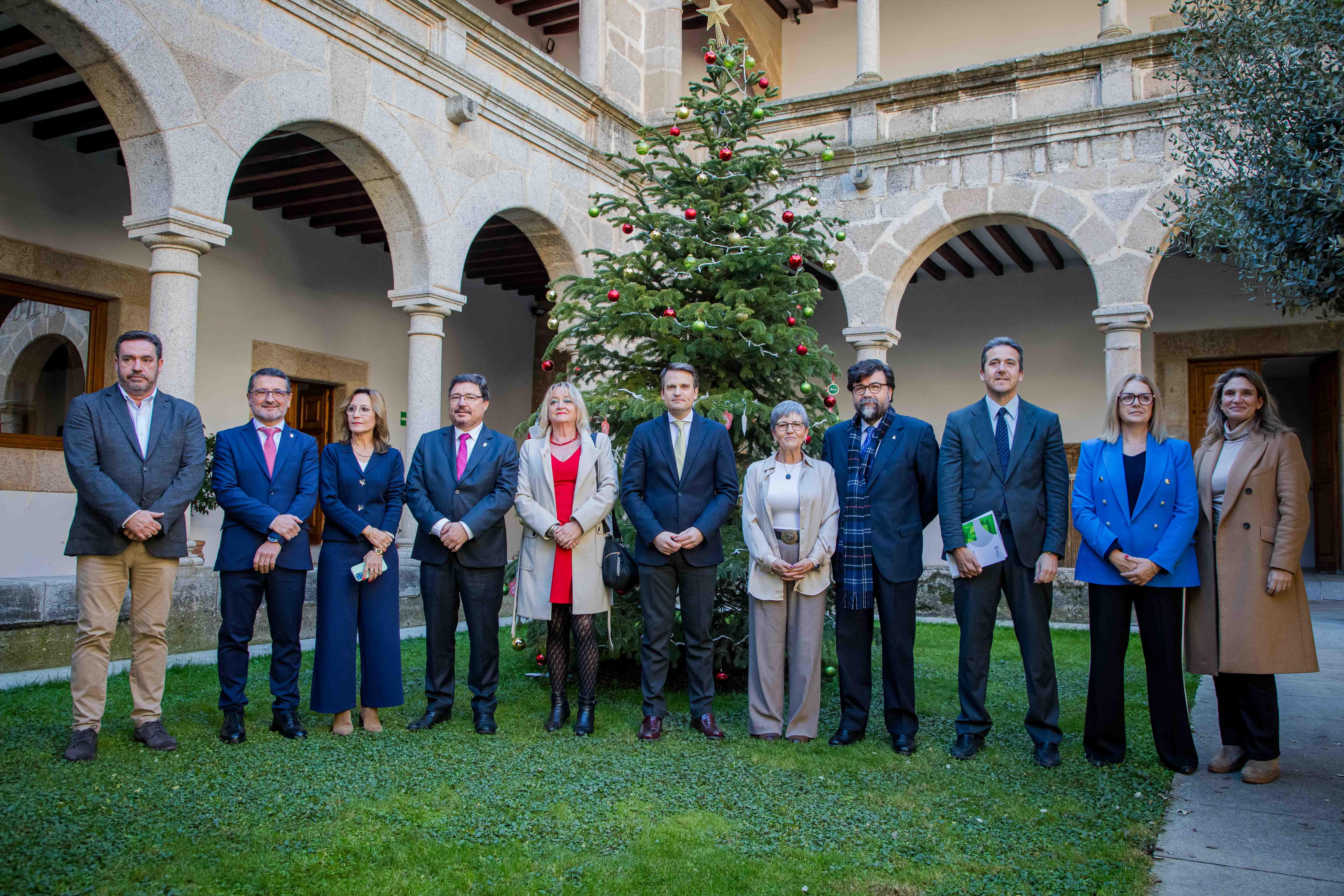 Foto de La Junta firma el Plan de Empleo de Extremadura 2024-2025 junto a los agentes económicos y sociales