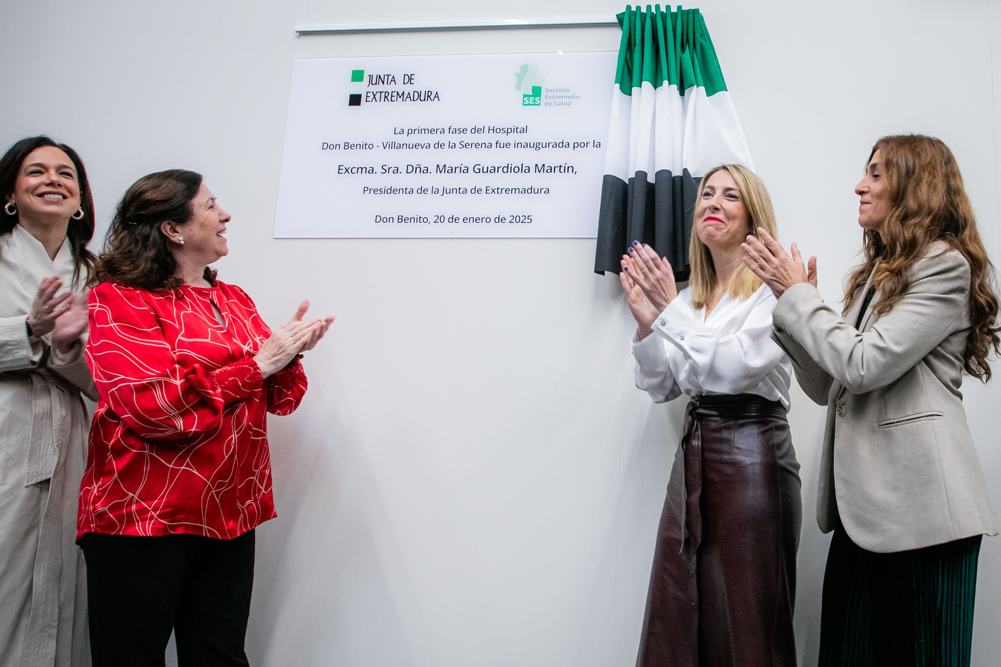 Foto de María Guardiola inaugura la primera fase del nuevo hospital de Don Benito-Villanueva de la Serena