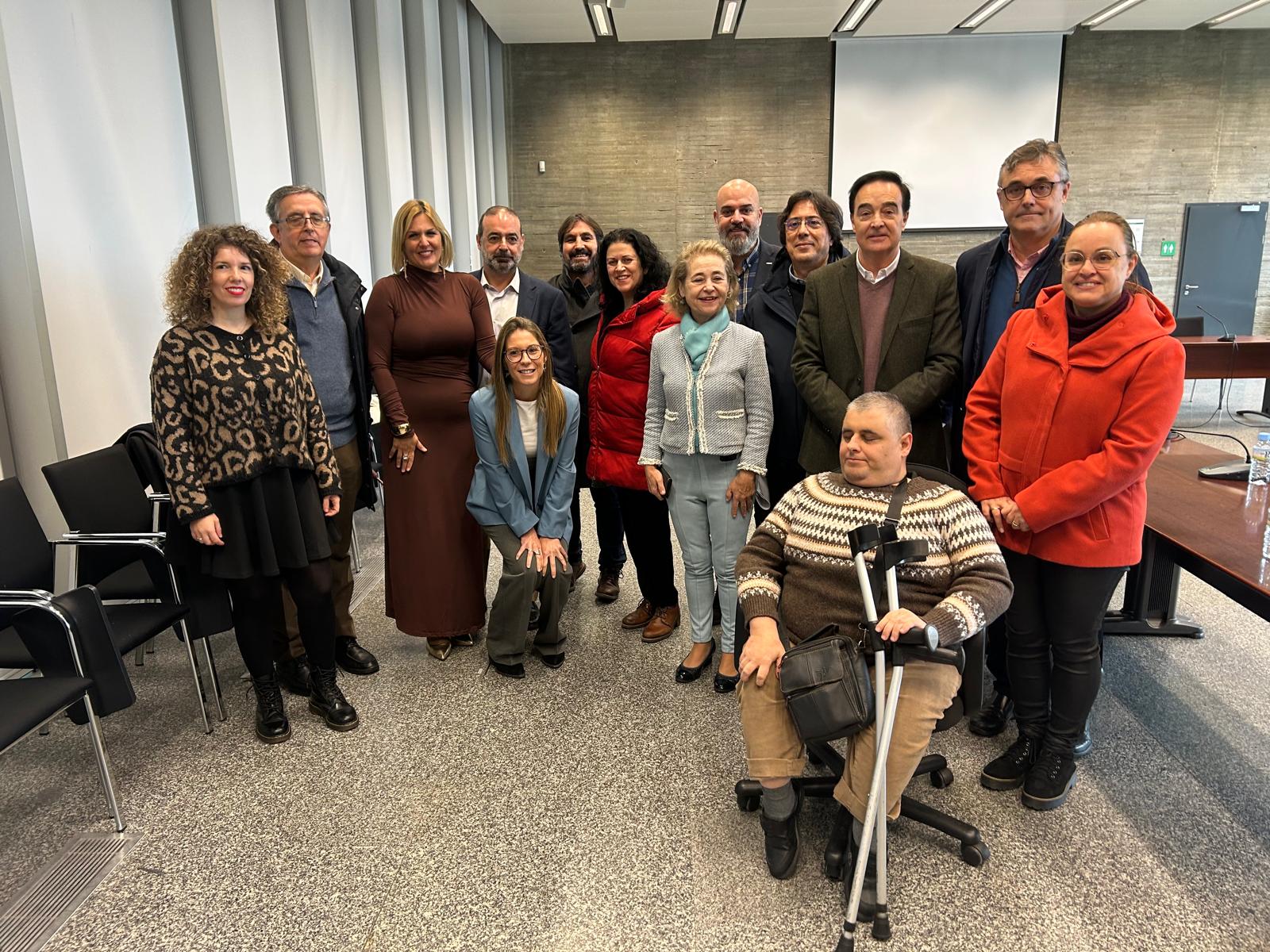 Foto de La Junta de Extremadura atiende la petición de las familias y los trabajadores educativos estabilizarán a final de curso