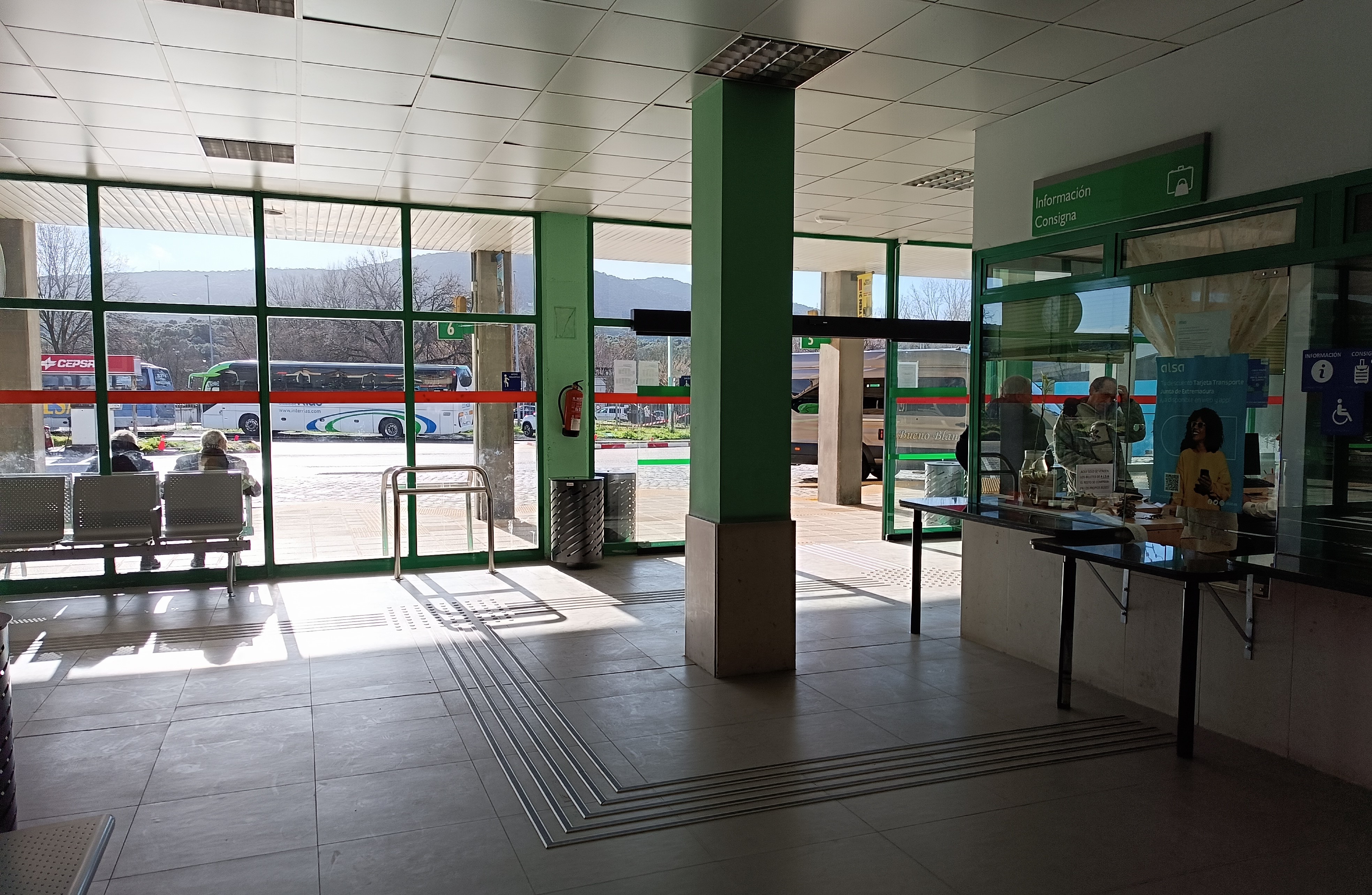 Foto de Finalizan las obras de mejora de accesibilidad en las estaciones de autobuses de Plasencia y Navalmoral de la Mata