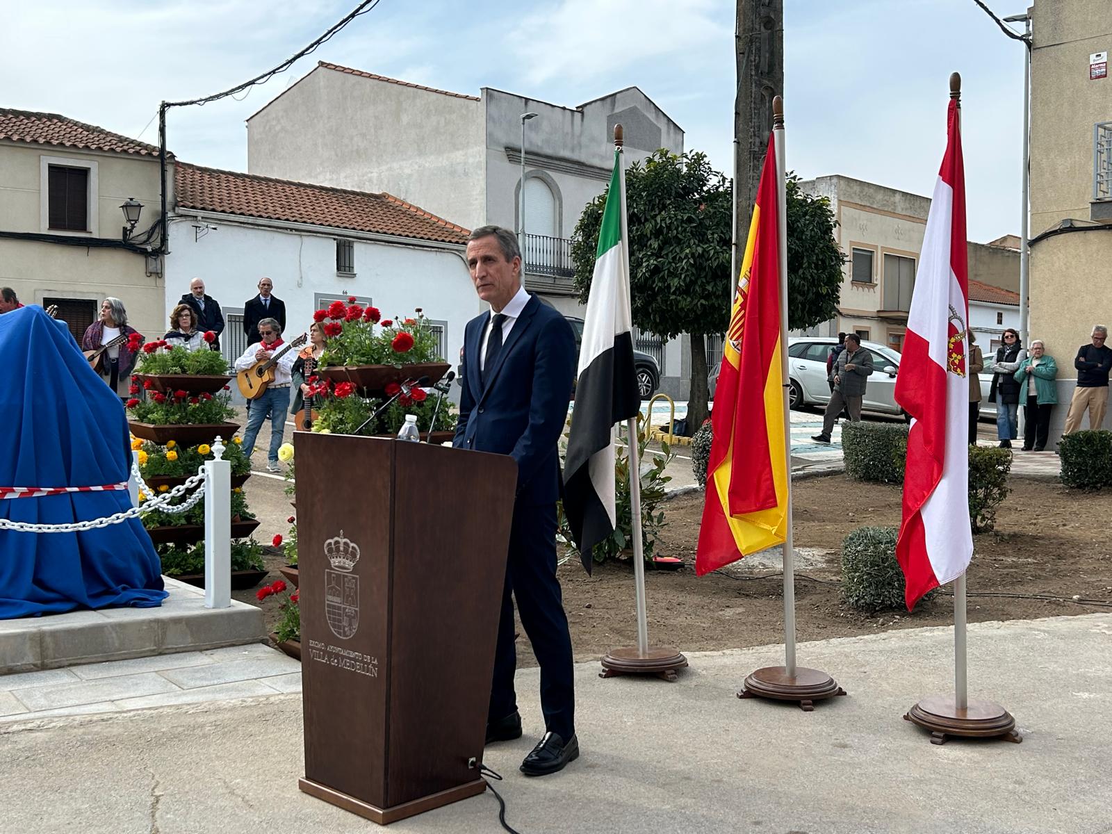 Foto de La Junta de Extremadura participa en el acto institucional de homenaje a Alfonso Morcillo, víctima de ETA