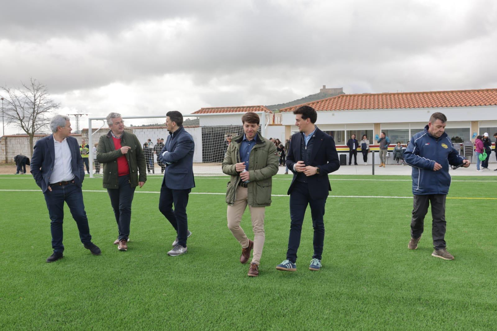 Inauguración de las obras de mejora del campo de fútbol de Puebla de Alcocer