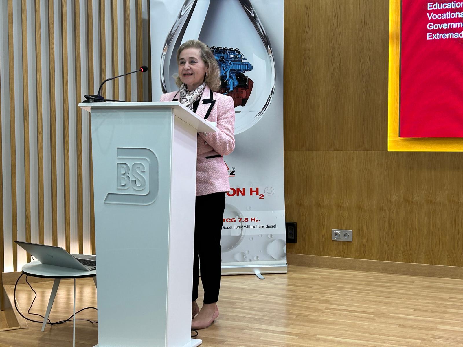 Inauguración planta piloto de producción de energía renovable en Deutz Spain en Zafra foto 3