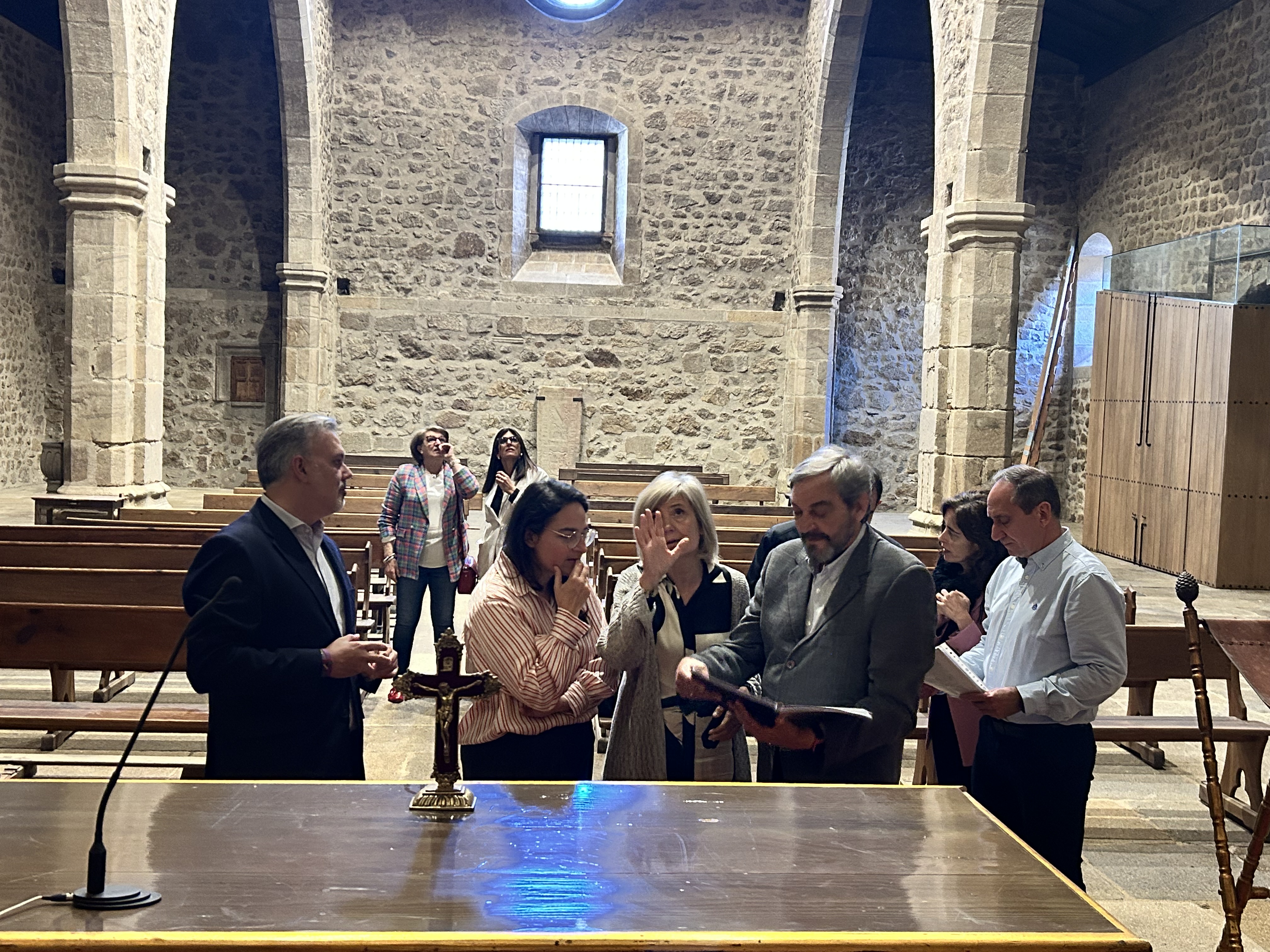 Image 0 of article La consejera Victoria Bazaga subraya el trabajo minucioso y detallista realizado en la restauración de la iglesia de San Martín de Plasencia